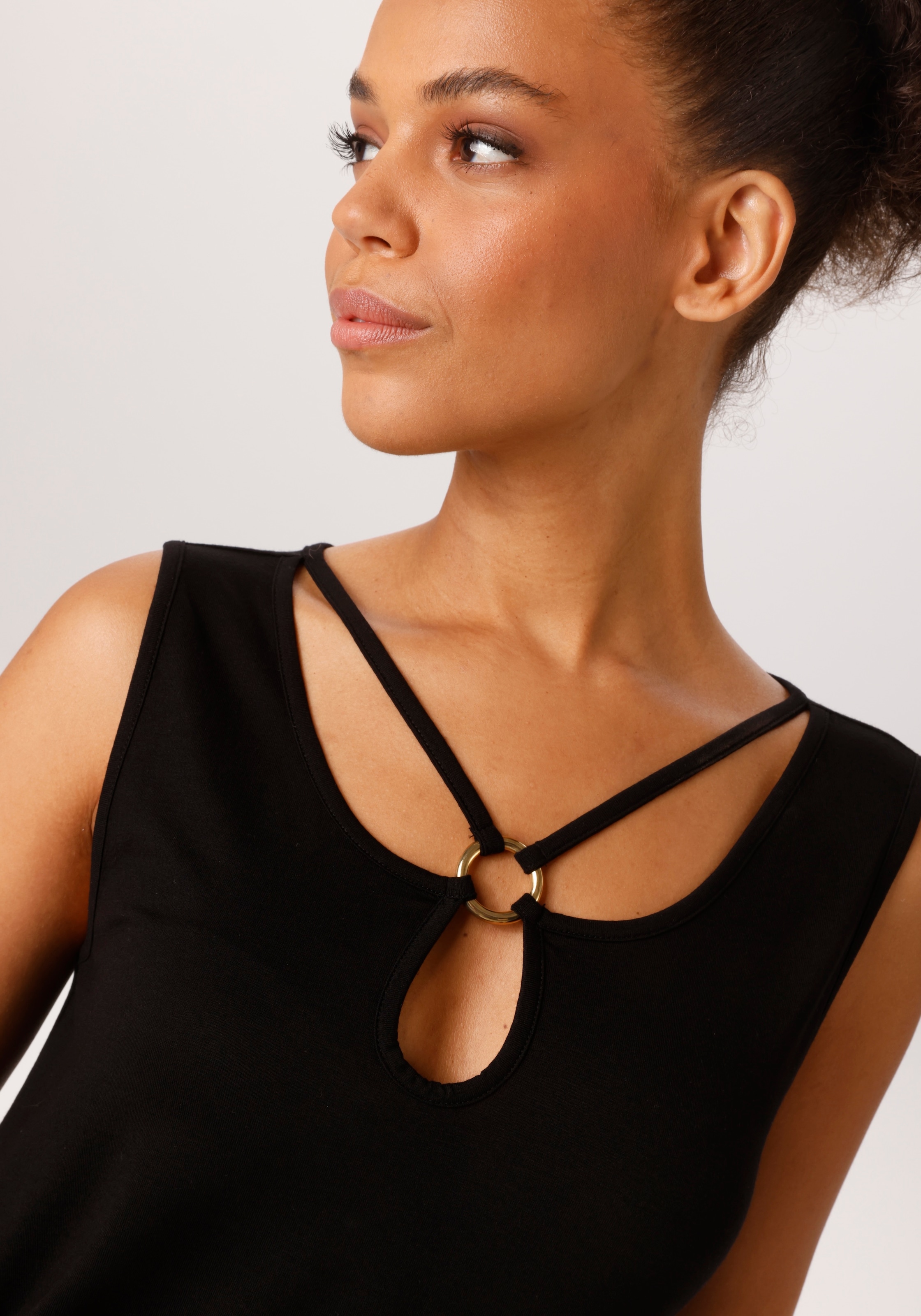 Aniston CASUAL Tanktop mit raffiniertem V-Ausschnitt