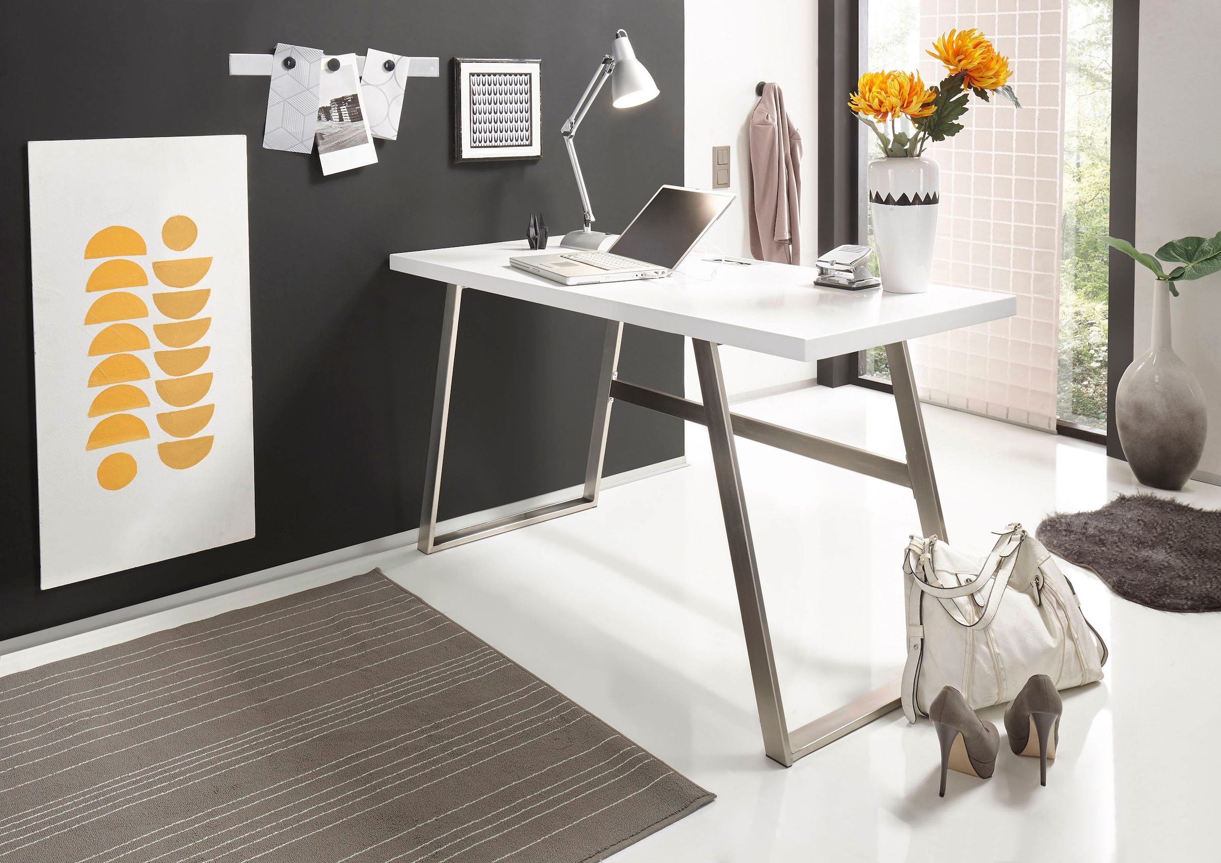 MCA furniture Schreibtisch »Andria«, Weiß matt lackiert mit Kabeldurchlass, Breite 140 cm