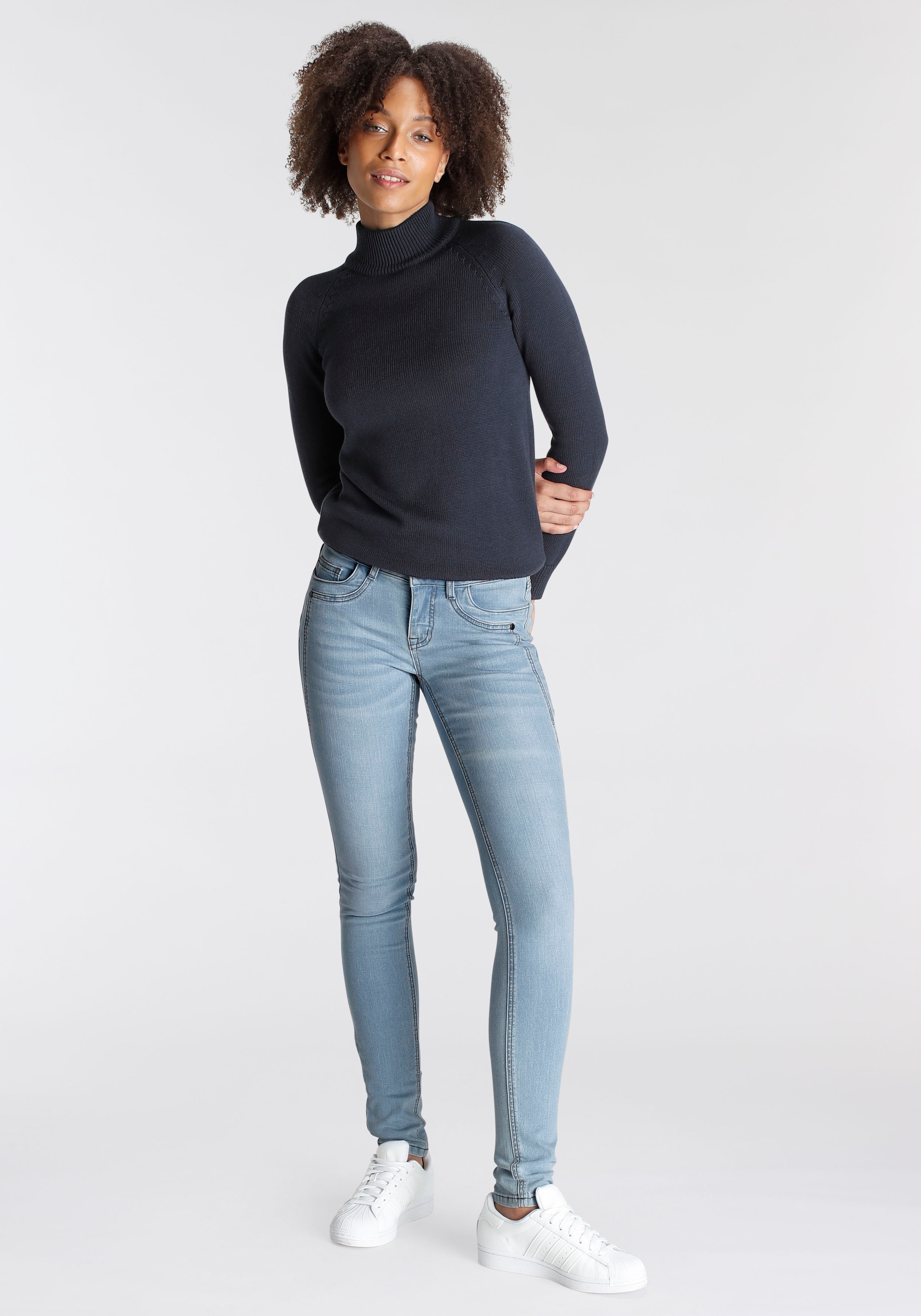 Arizona Skinny-fit-Jeans »mit Keileinsätzen«, extra-enger Beinschnitt, niedrige Leibhöhe
