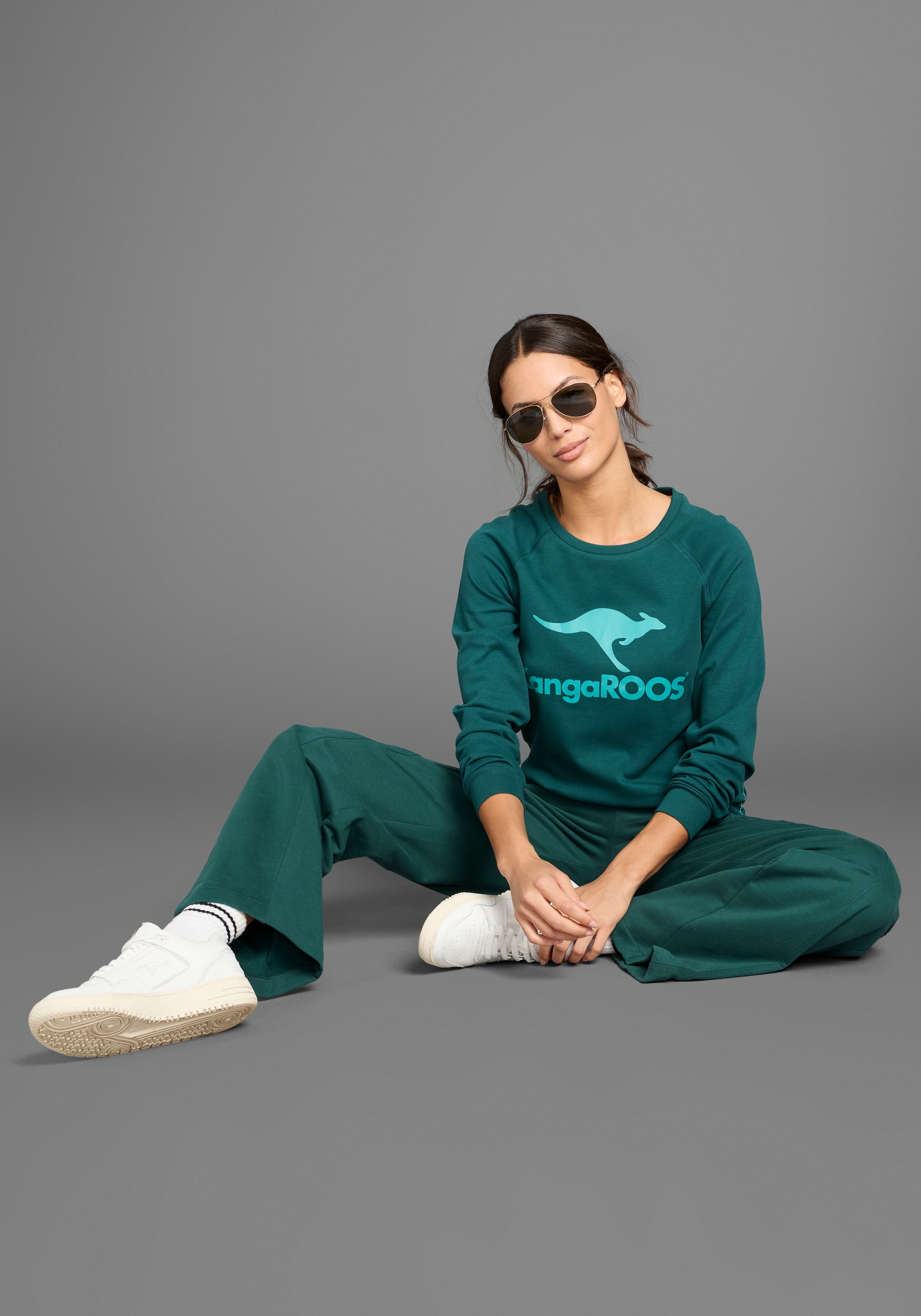KangaROOS Sweatshirt, Langarm, figurumspielender Schnitt, mit Print, Rundhalsausschnitt