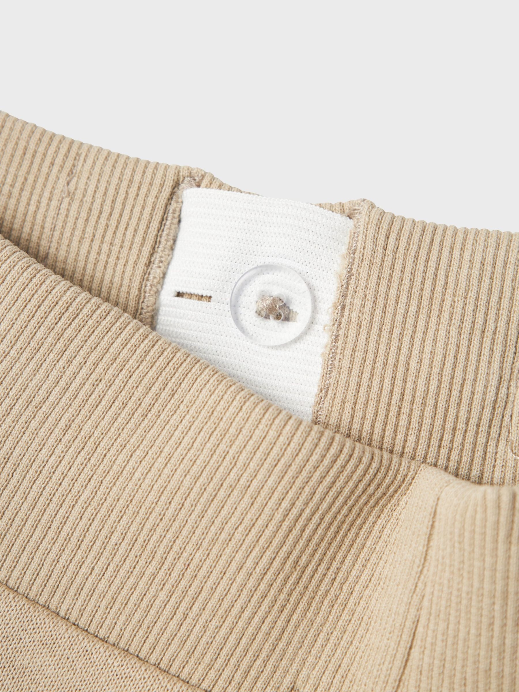 Name It Shorts »NKMVIMO SWE SHORTS BRU NOOS«, mit kontrastfarbigen Details