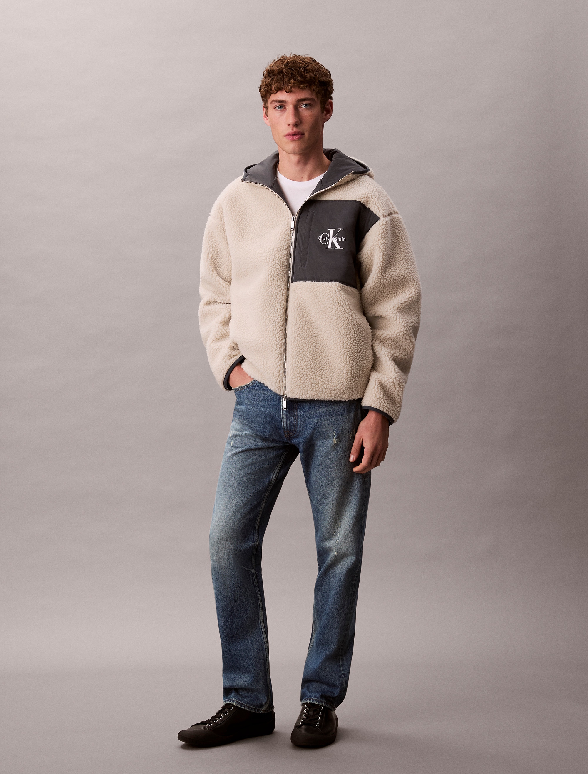 Calvin Klein Jeans Plüschjacke »SHERPA FUNNEL NECK FULL ZIP HOOD« mit Kapuze Mit Rundhalsausschnitt, regular fit