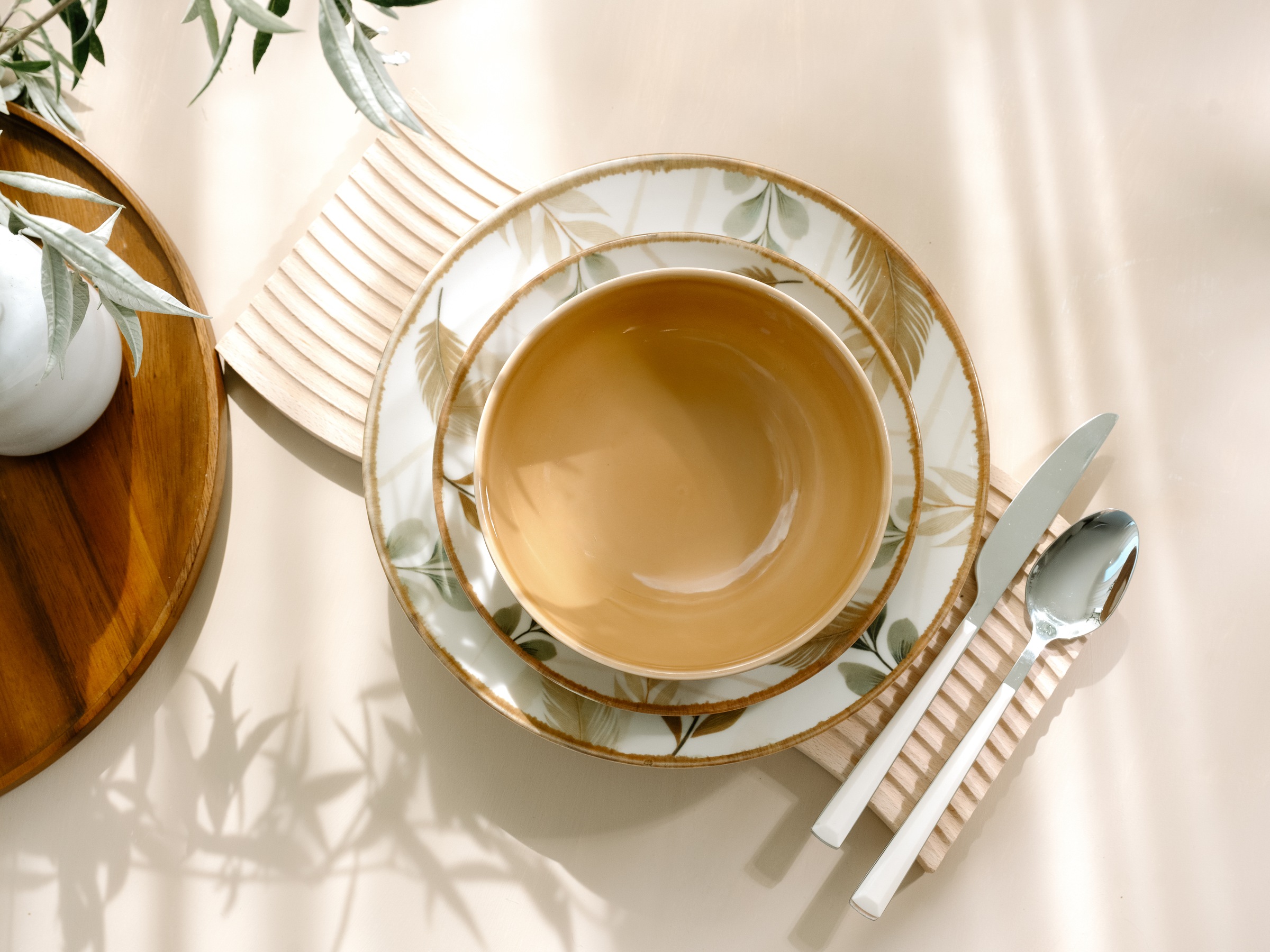 CreaTable Teller-Set »Blätter, Geschirr-Set, 12-tlg.« Robustes Steingut, cremefarbener Scherben