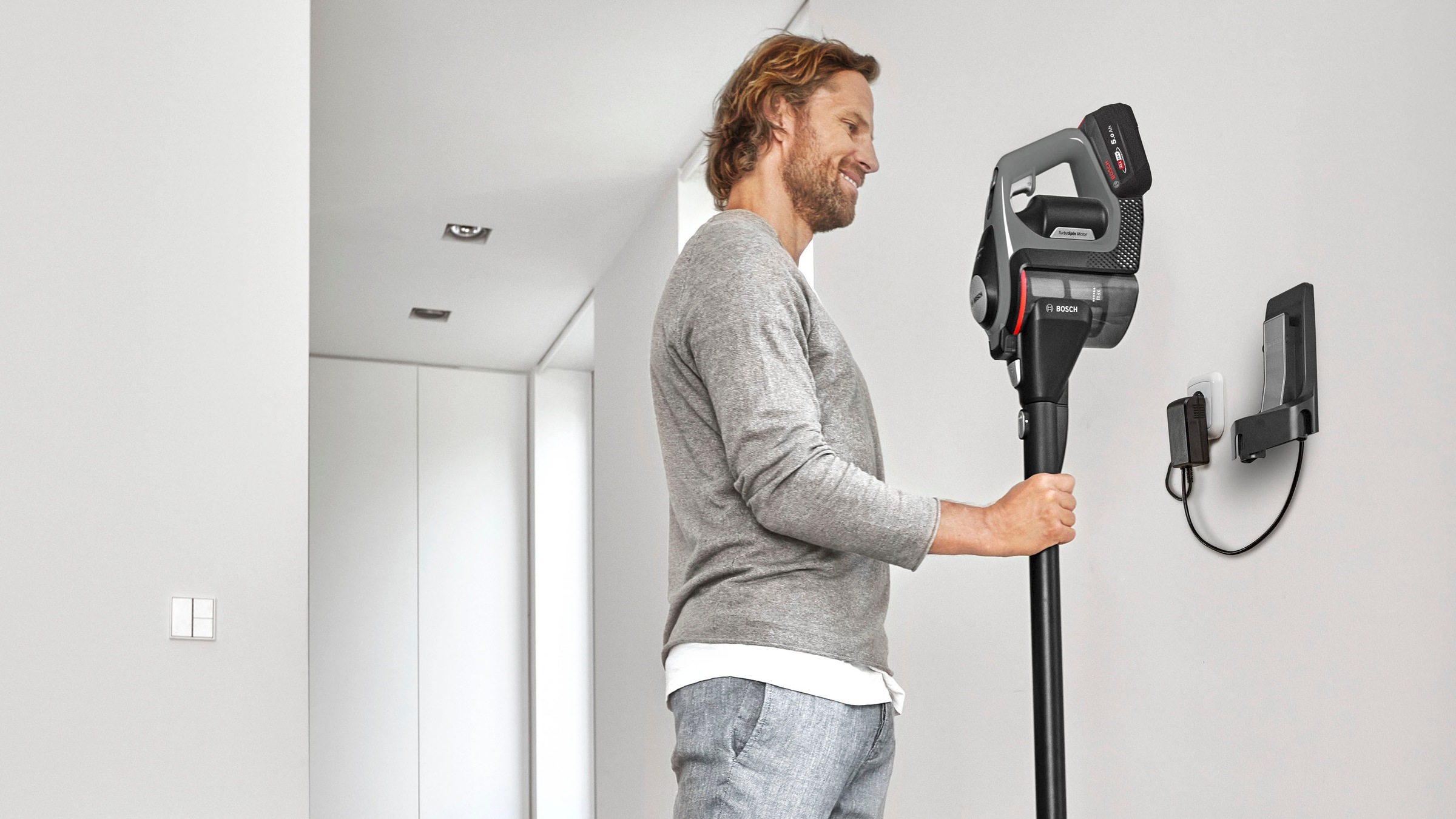 BOSCH Akku-Stielstaubsauger »Unlimited 8 Gen2 BSS825MULT, HEPA-Filtersystem, 10 Jahre Motorgarantie«, 5 Ah Akku, lange Laufzeit, Schnellladegerät, Hartboden-Softdüse, grau