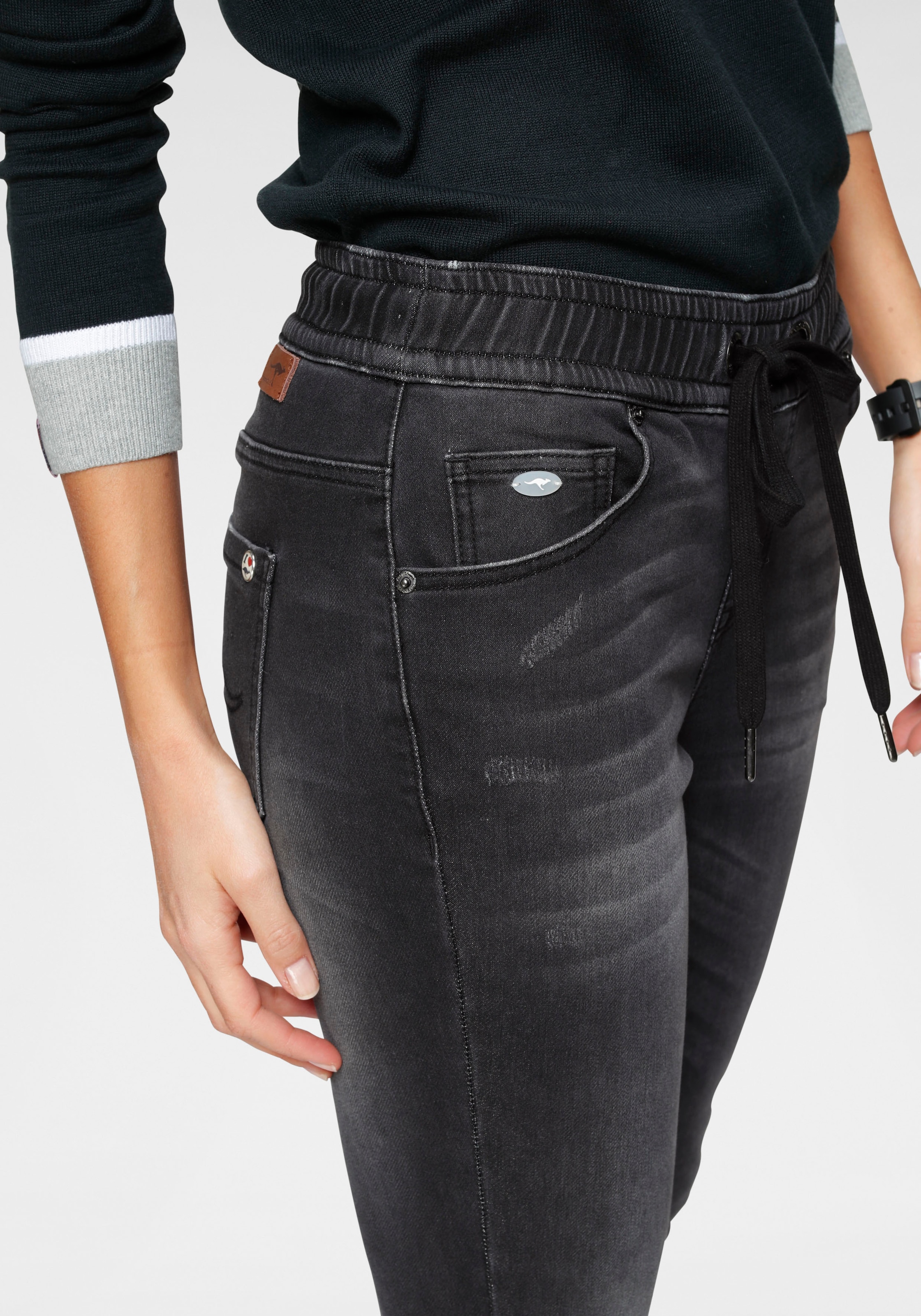 elastischem Pants, im in Online-Shop KangaROOS kaufen Bündchen mit Jogg Denim-Optik