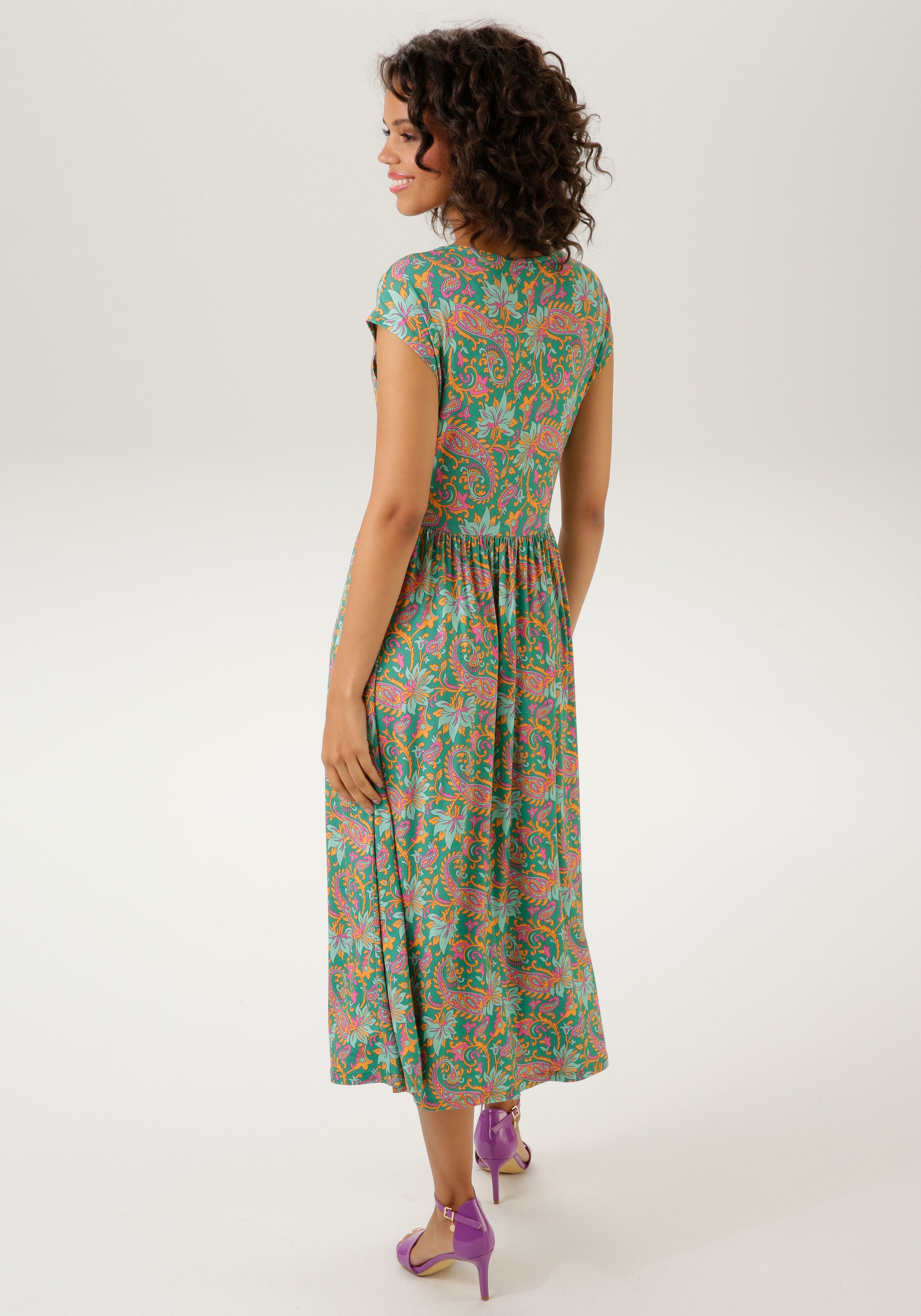 Aniston CASUAL Sommerkleid, mit extravagantem Paisley-Muster bedruckt