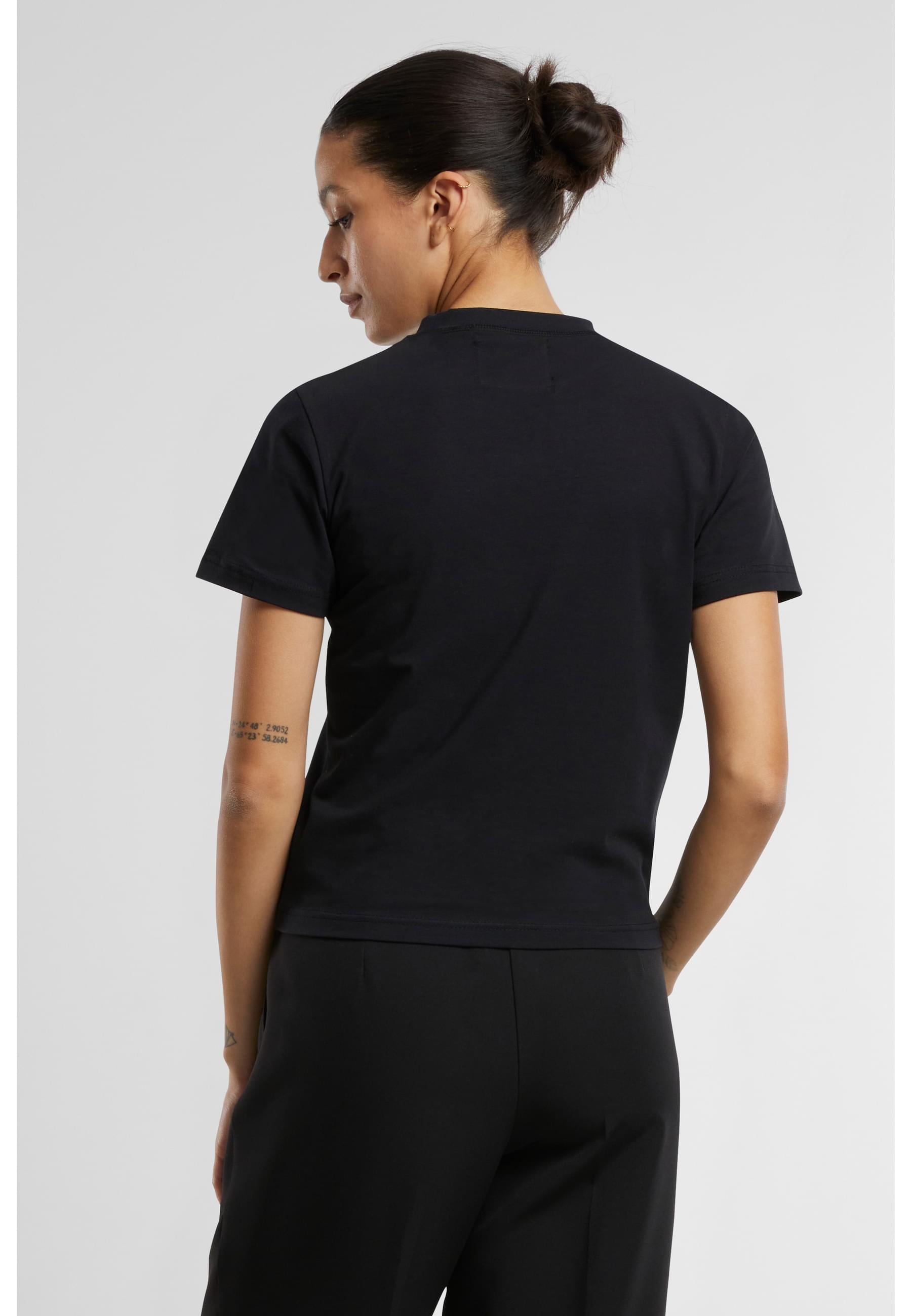 PEQUS T-Shirt »PEQUS PEQUS Fitted Outlined Mythic Logo T-shirt« 1 Stk.