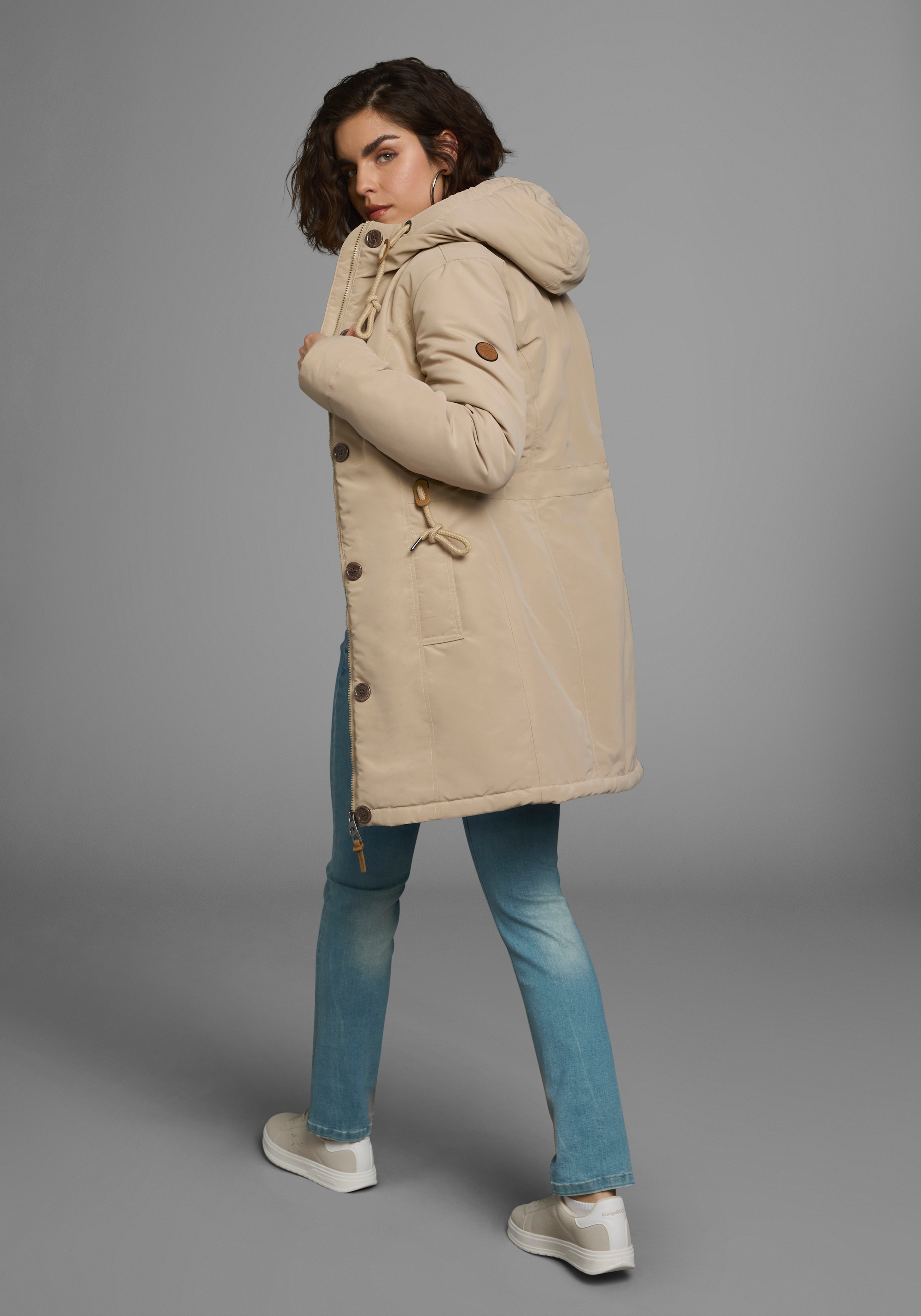 KangaROOS Winterjacke, mit Kapuze, für die kalte Jahreszeit, aus leichtem Webstoff, modisch