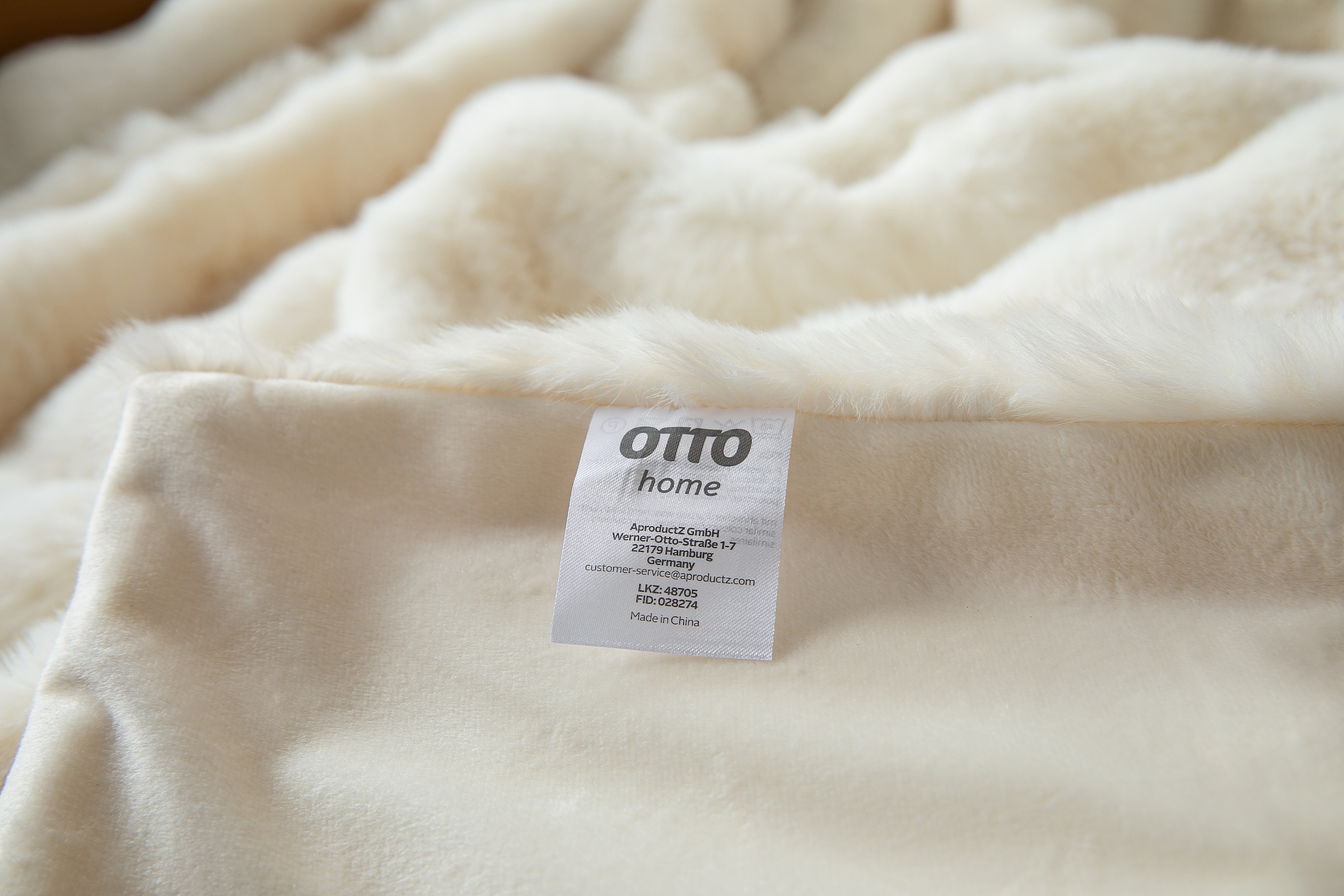 OTTO home Wohndecke »Briee Premium 550g/m², hochwertig, flauschige Decke, maximaler Komfort« Decke mit Fell-Optik, bubble, unifarben, hochwertige Qualität 550g/m²