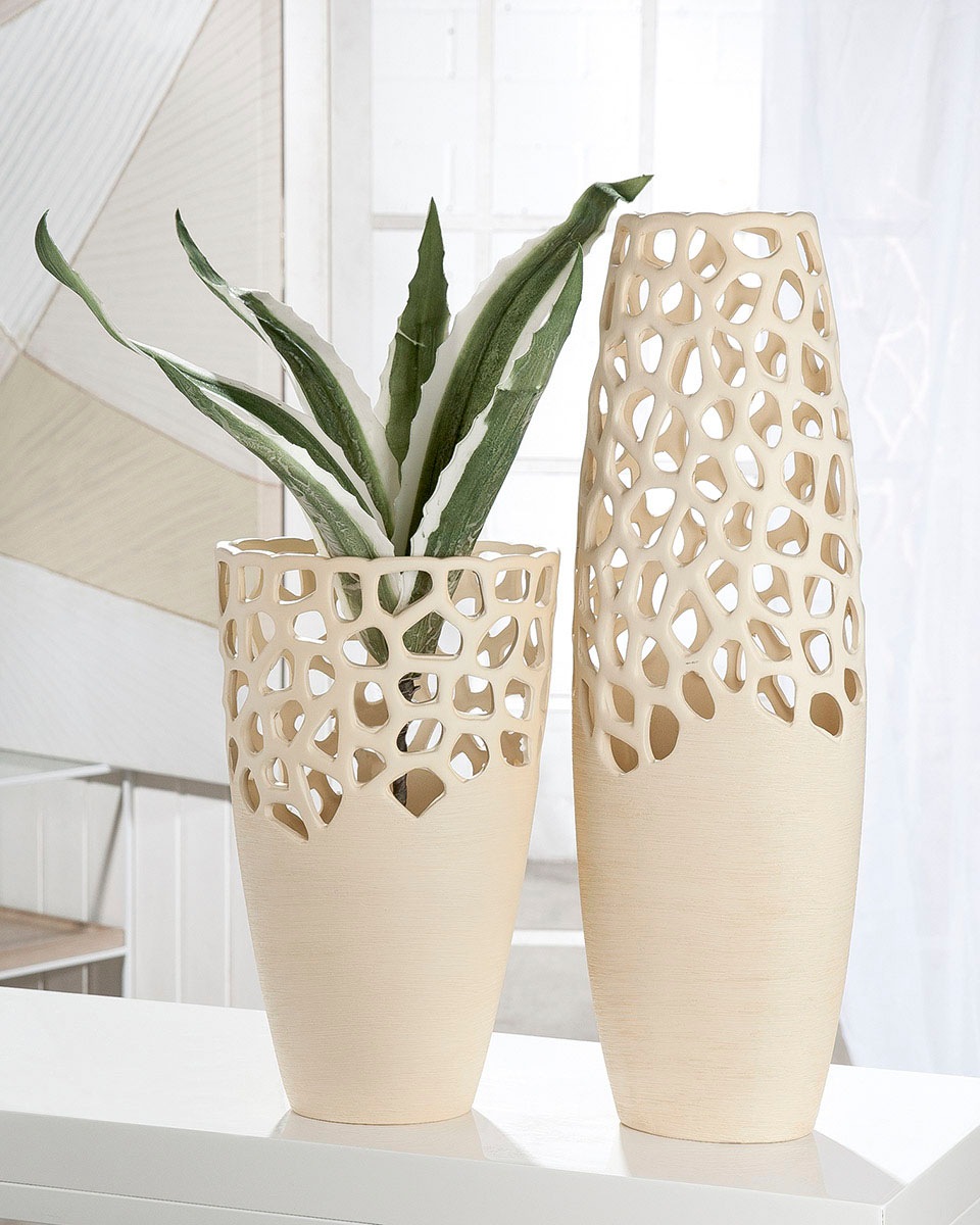 GILDE Tischvase »Bologna, Dekovase mit Cut-Outs«, (1 St.), Vase aus Keramik, mit gekratzer Oberflächenstruktur, Höhe ca. 38 cm