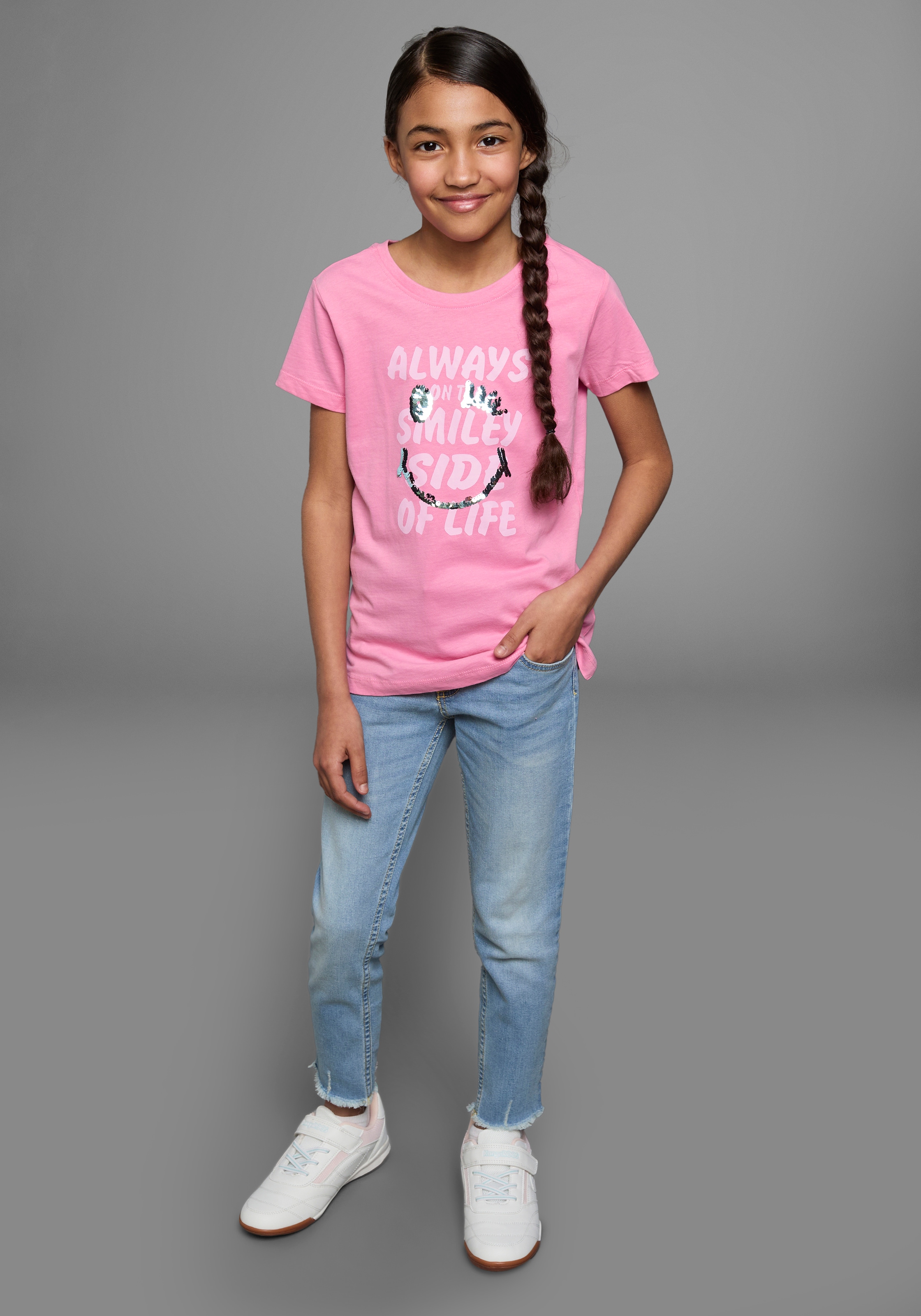 KIDSWORLD T-Shirt »mit Wendepailletten«, Kurzarm, Basic-Passform, mit Pailletten, bedruckt