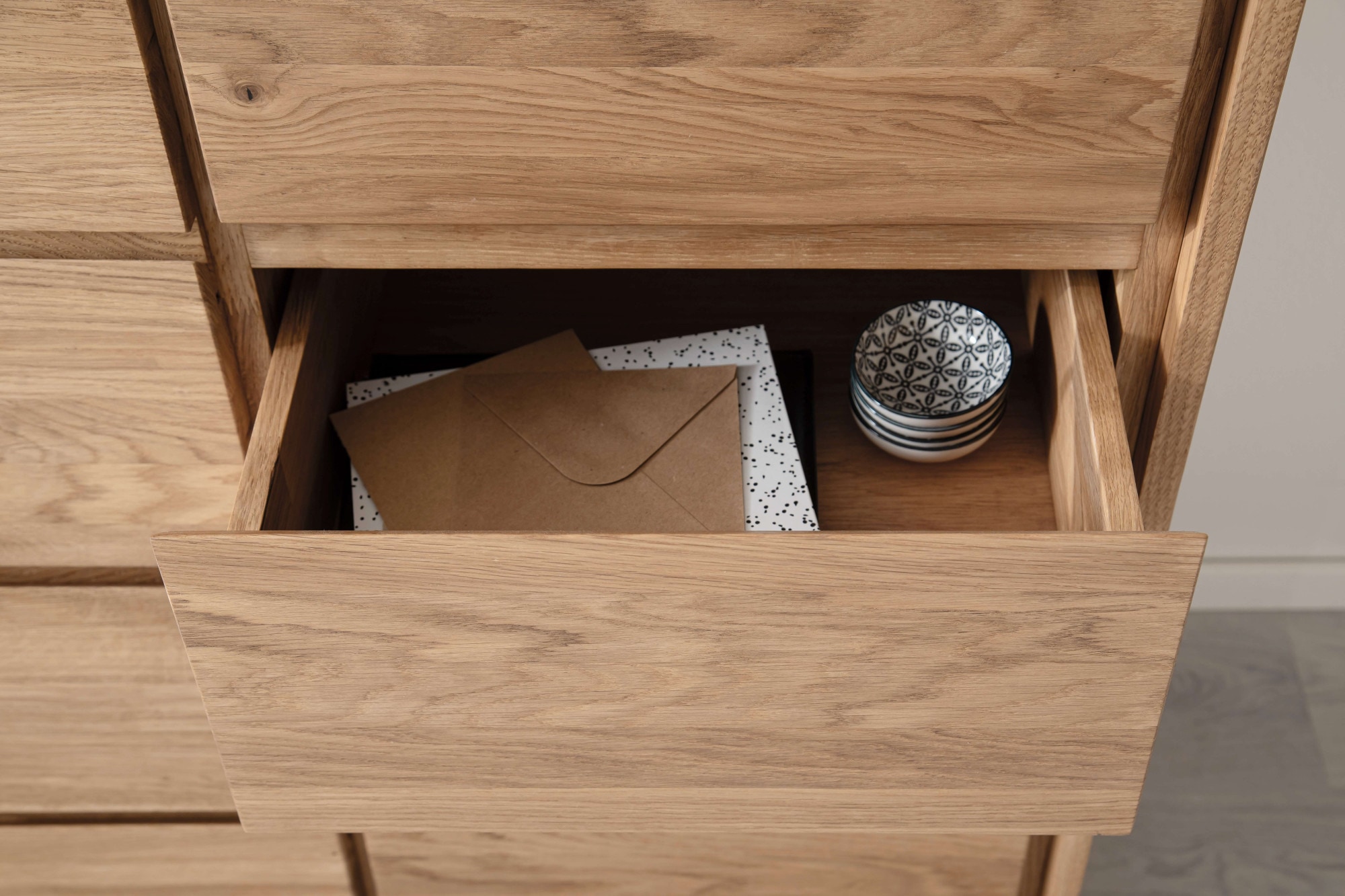 Home affaire Schubkastenkommode »Zetra Schubladenschrank, 3x Schublade/3x Tür mit Soft-Close-Function«, Fertig montiert, Eiche Massivholz, Breite 130 cm