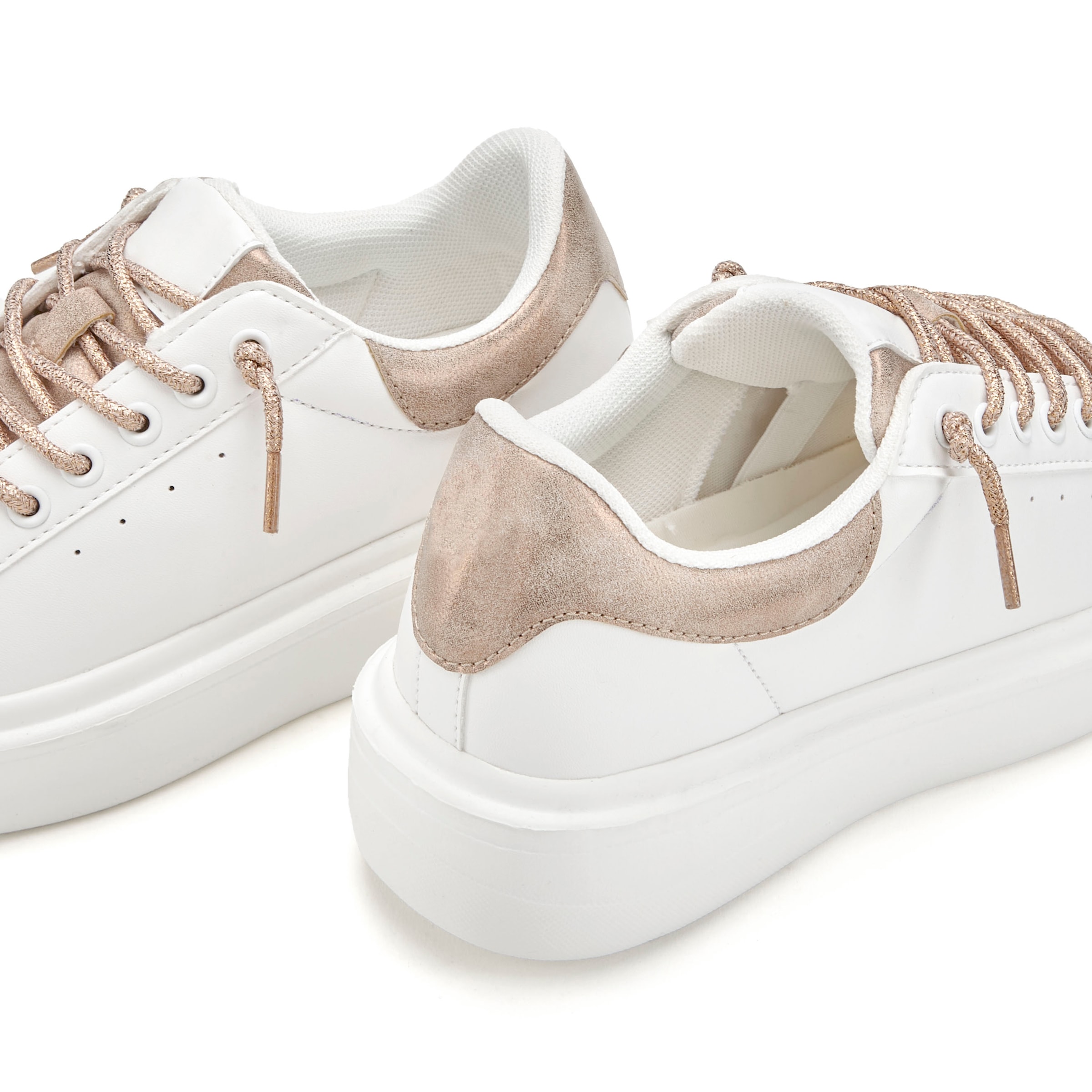 LASCANA Sneaker »Freizeitschuhe,«, mit Metallicdetails und elastischen Schnürbändern VEGAN
