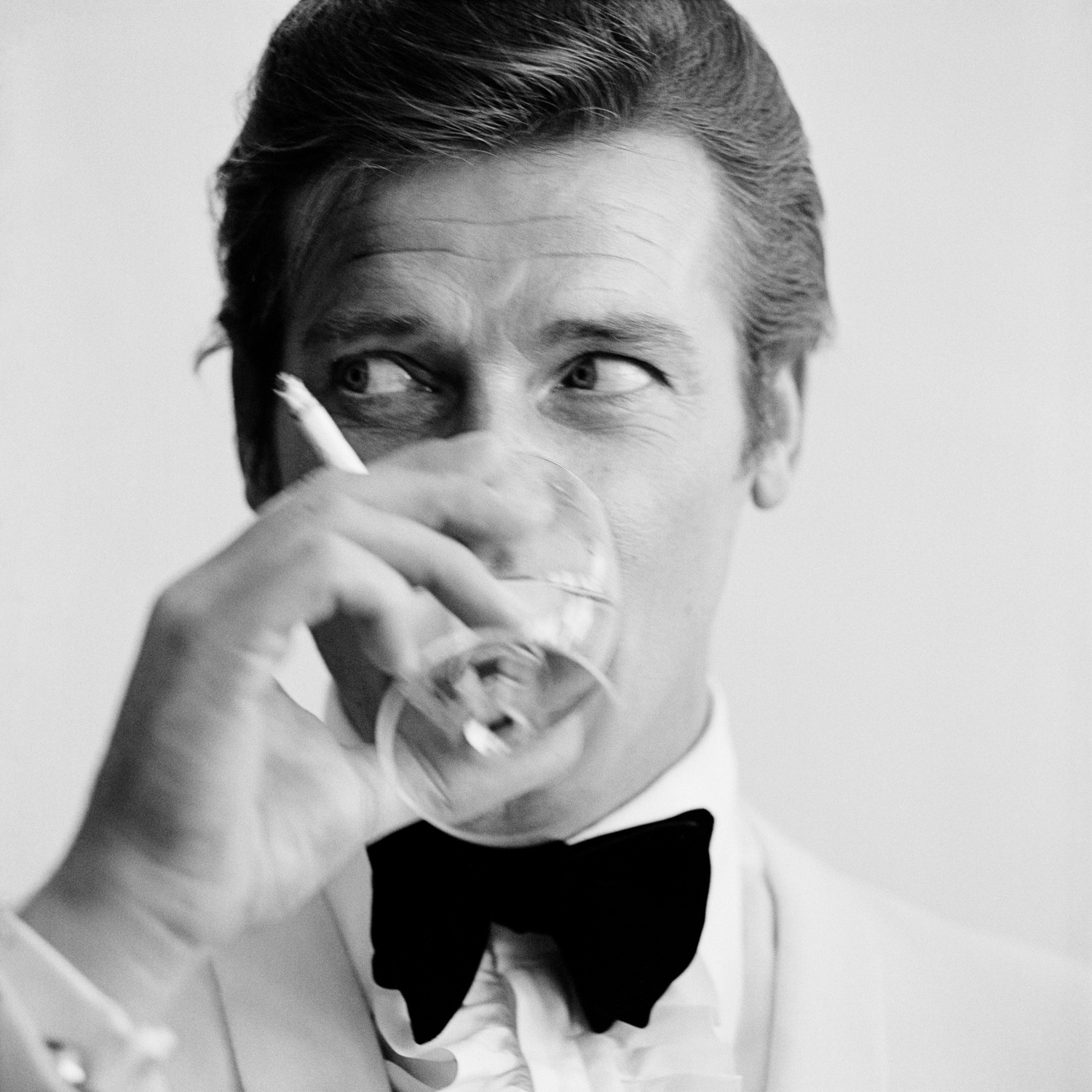 queence Acrylglasbild »Roger Moore«, Schwarz-Weiß-Mann-Stars-Portrait-Foto- günstig online kaufen