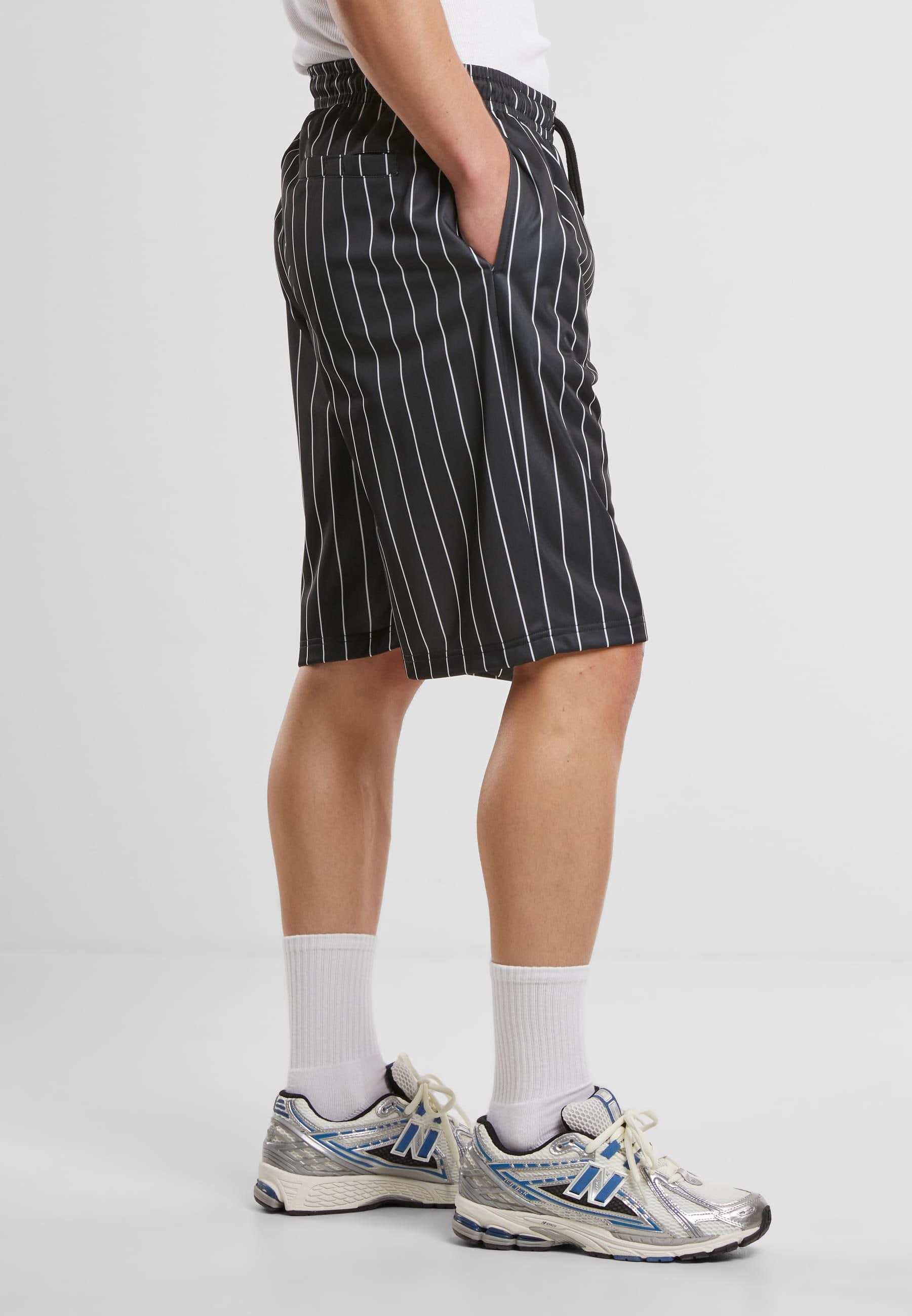 URBAN CLASSICS Shorts »Urban Classics Pinstripe Trackshorts«