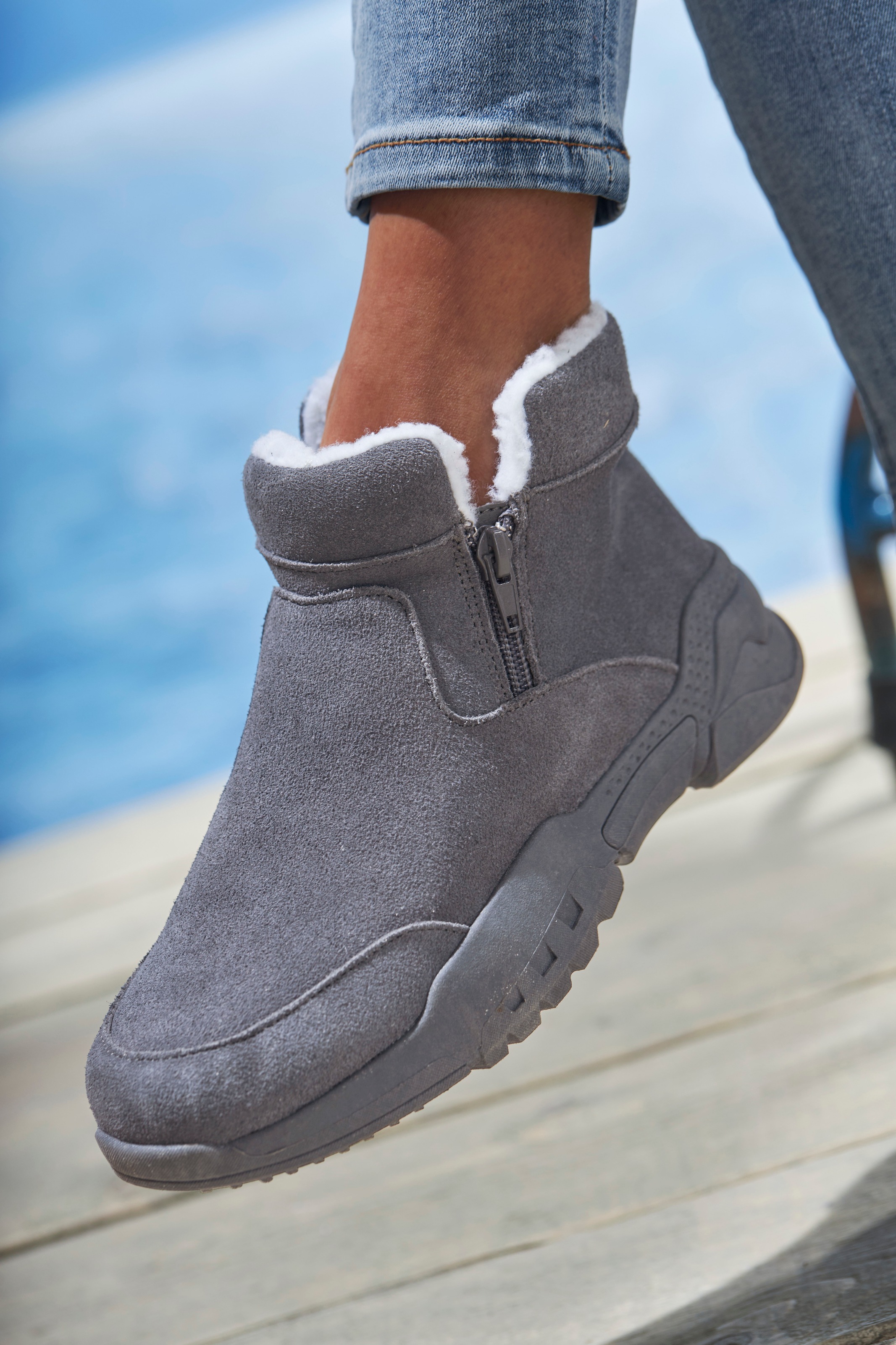 Vivance Stiefelette, aus Veloursleder und mit Warmfutter, Winterstiefel, Stiefel, Boots