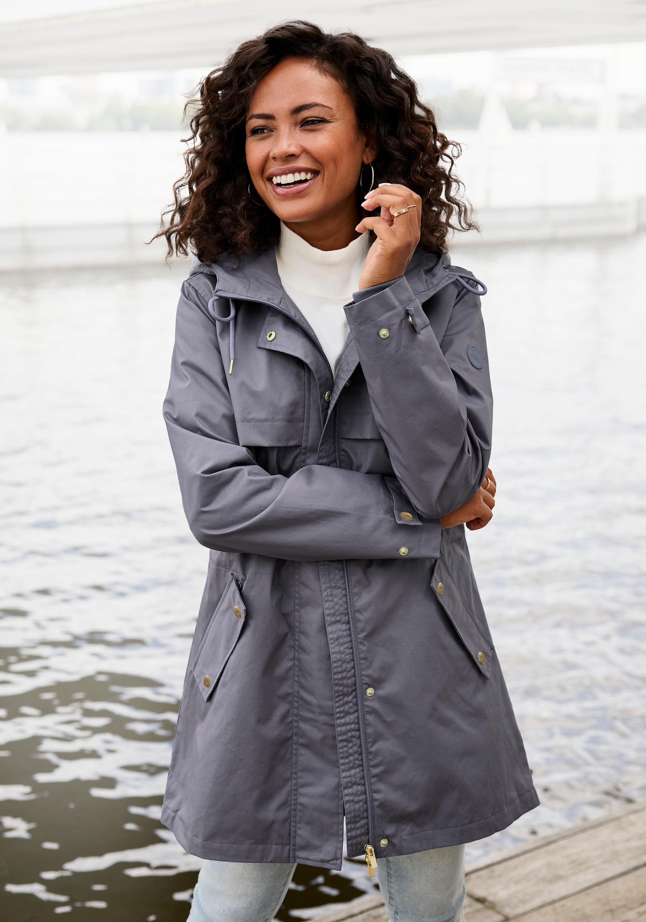 French Connection Outdoorjacke mit Kapuze Saumschlitz mit Druckknöpfen auf der Rückseite