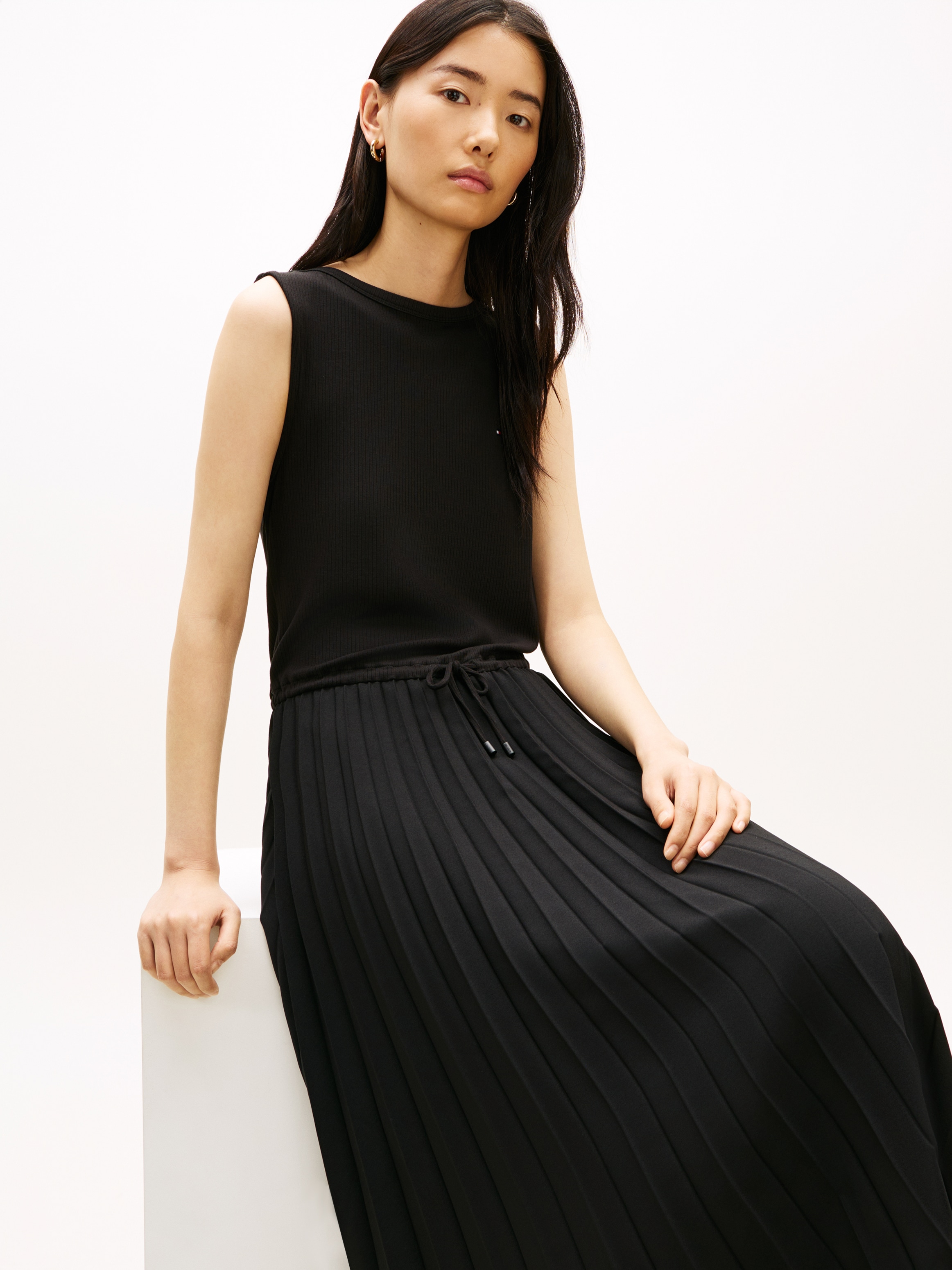 Tommy Hilfiger Strickkleid »5X2 SLASH-NK MIX MEDIA DRS« Ohne Taschen mit feinen Rippen