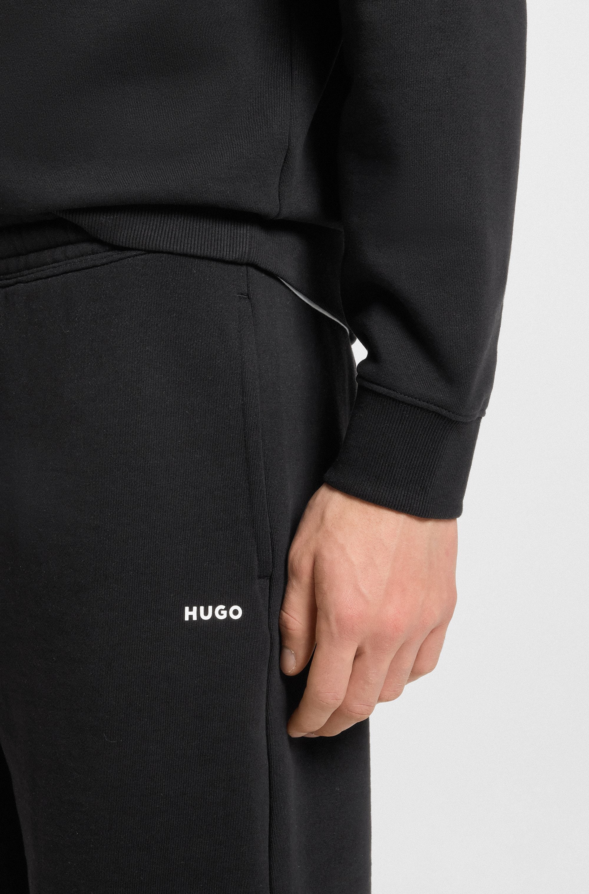 HUGO Sweatshorts »Dayono«  Relaxed Fit, Elastikbund, reine Baumwolle