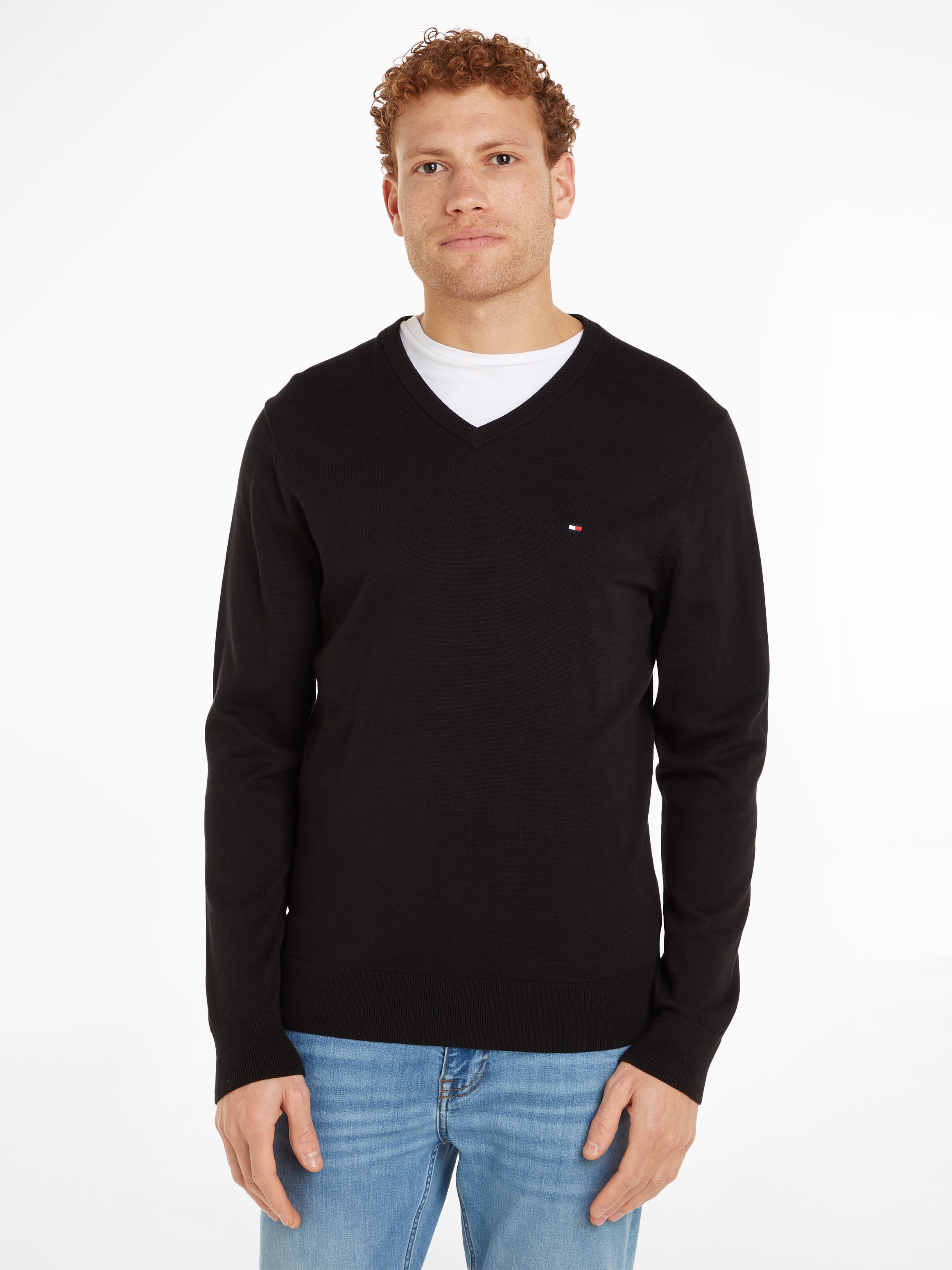 Tommy Hilfiger Strickpullover »ESSENTIAL COTTON V NECK mit V-Ausschnitt und Stickerei«, unifarben, casual, regular fit, Baumwolle, V-Ausschnitt