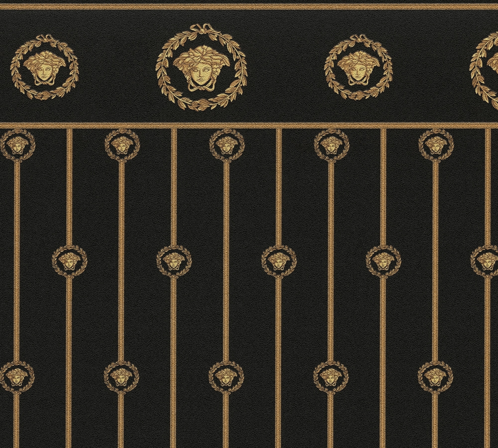 Versace Vliestapete »Versace 6 I Love Baroque –« 3D-Optik | Barock | Motiv geprägt Edle Bordüre mit ikonischem Medaillonmotiv & glänzender Struktur