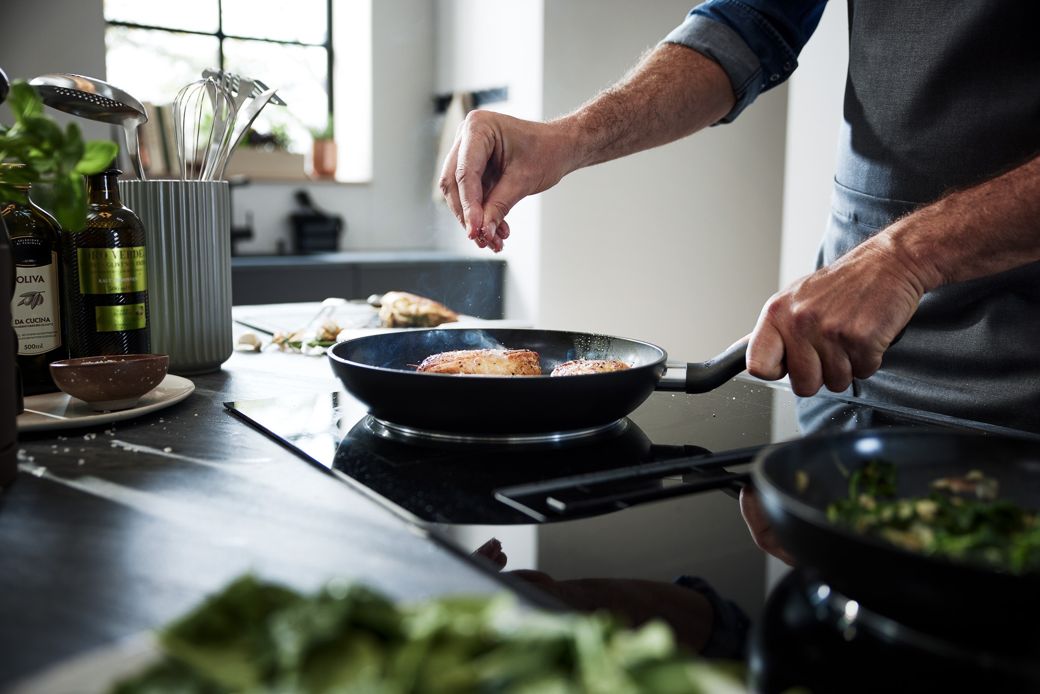 Fissler Pfannen-Set »Essential« Aluminium Set, je 1x Keramikpfanne 24 + 28 cm, 2 tlg. tlg. leicht zu reinigen, Made in Germany