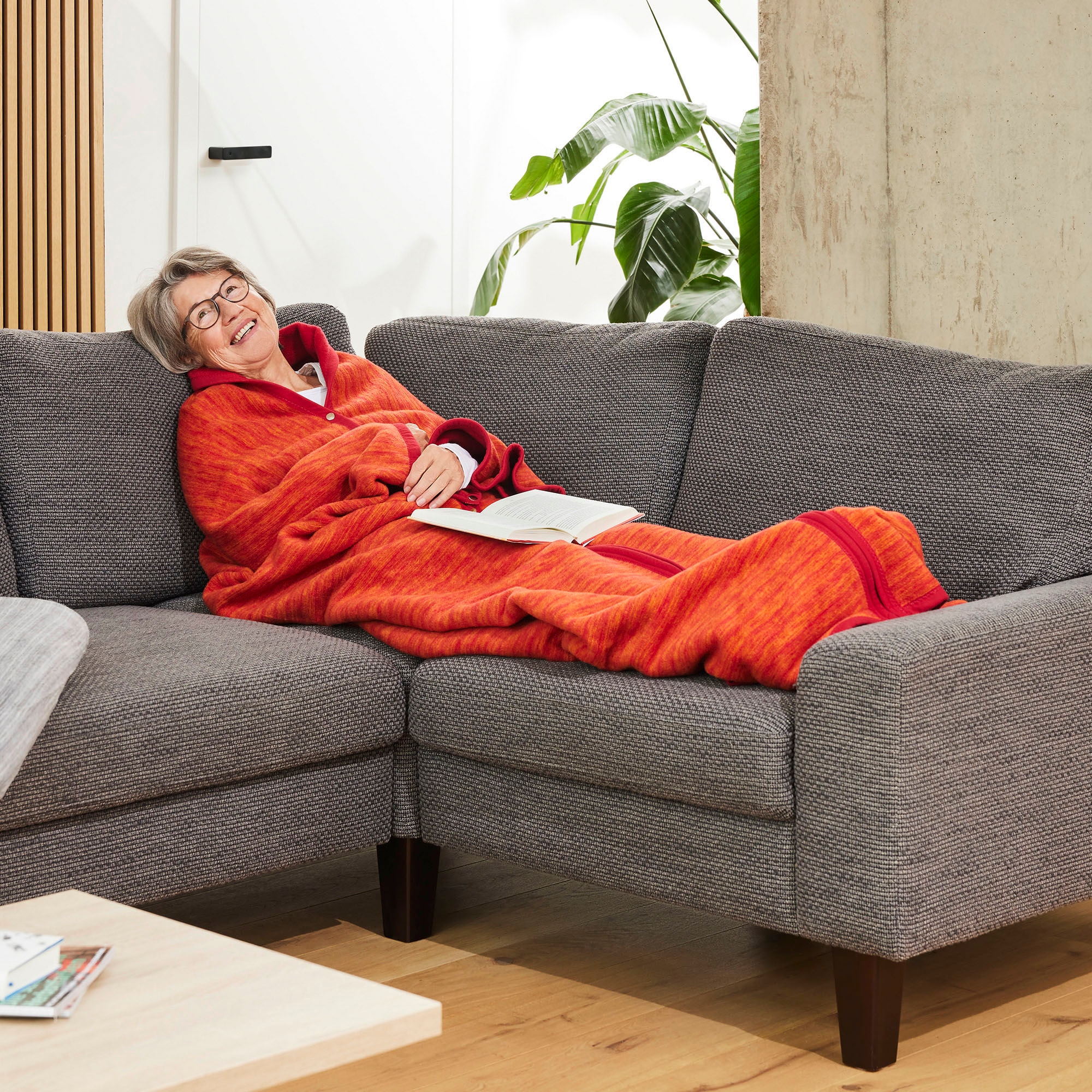 IBENA Wohndecke »Fano«, Wohnmantel mit Druckknöpfen, Kuscheldecke