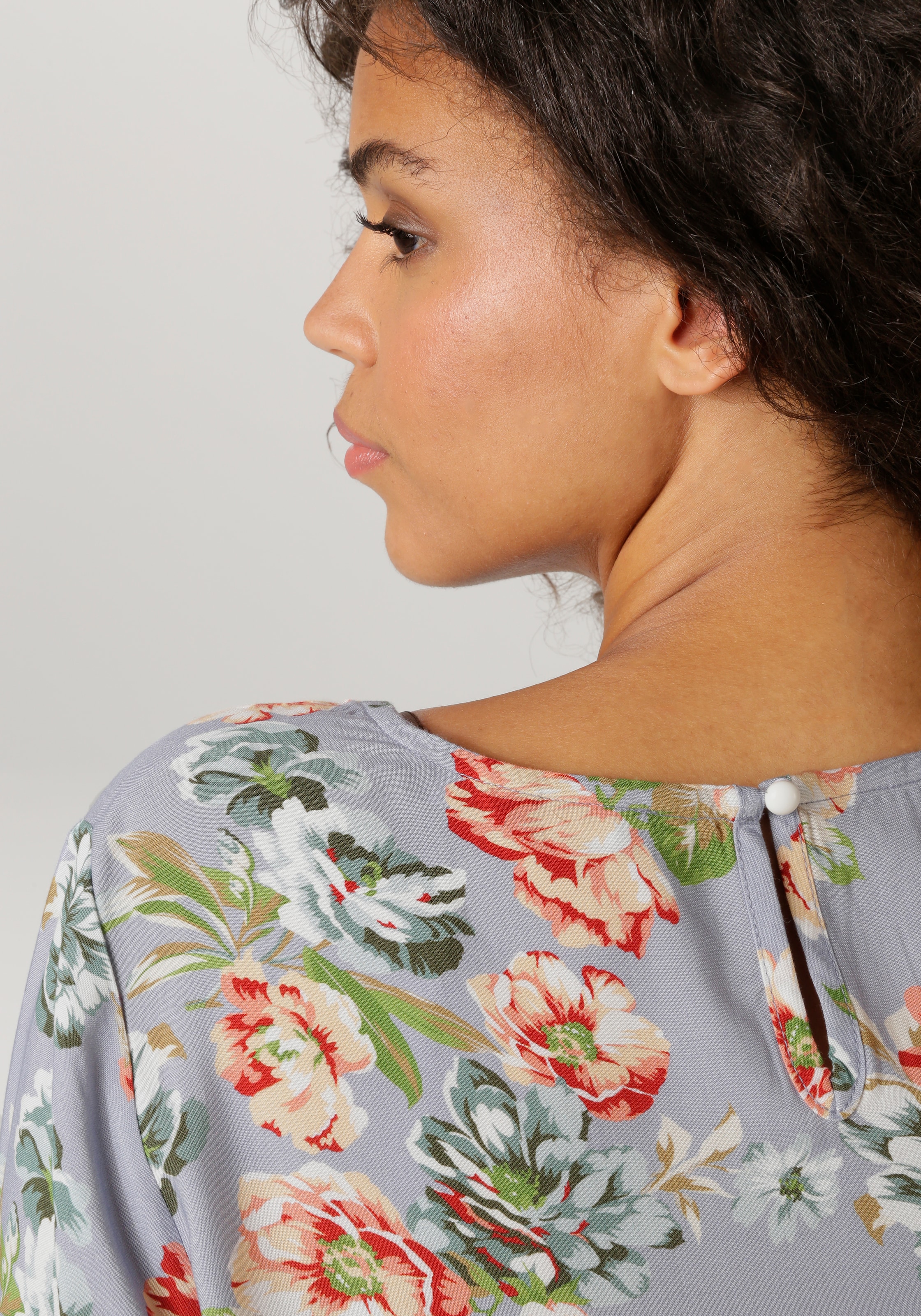 Aniston CASUAL Schlupfbluse mit farbenfrohen Blumendruck - jedes Teil ein Unikat