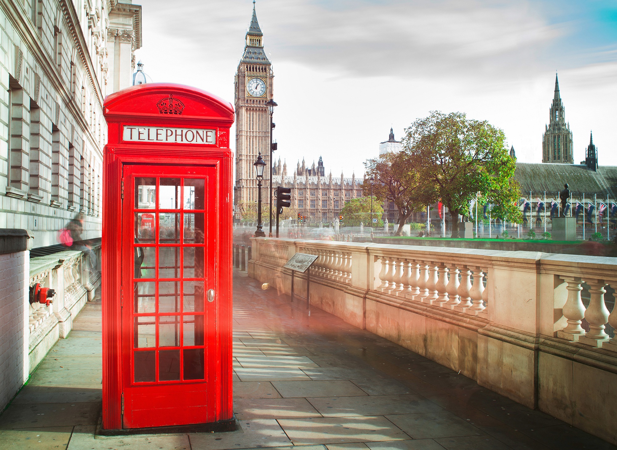 Fototapete London Telefonzelle Rot Braun Grün 3,50 m x 2,55 m FSC® günstig online kaufen