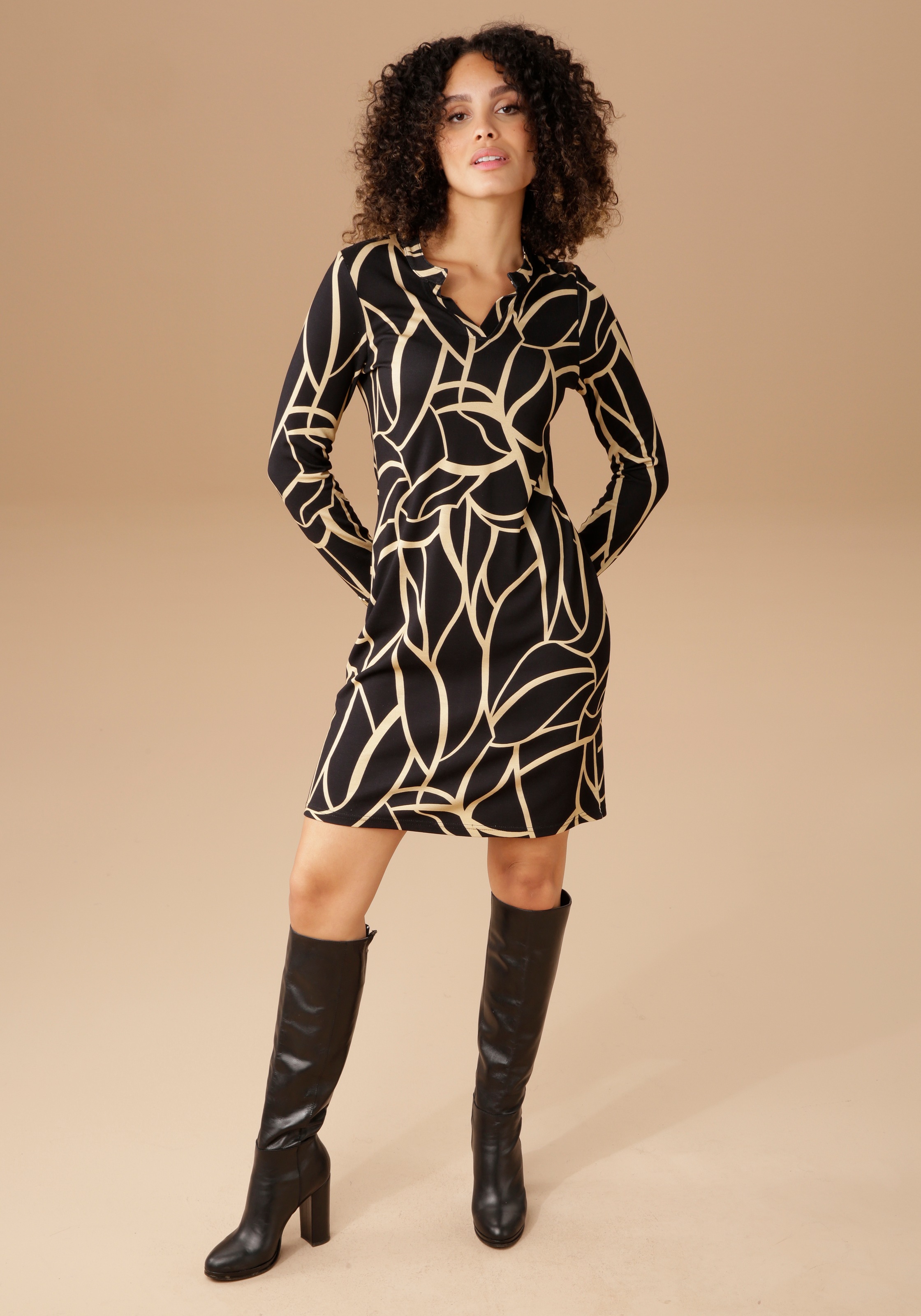 Jerseykleid, bei online Aniston elegantem Muster mit SELECTED