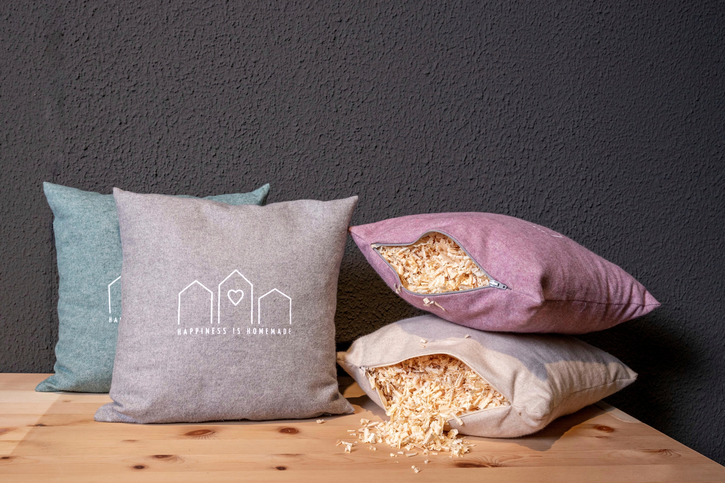 herbalind Zirbenkissen »Happiness is Homemade - Flanell in grau 30x30 mit Reißverschluss«, 100% Baumwolle mit Zirbe Füllung - Handmade in Germany