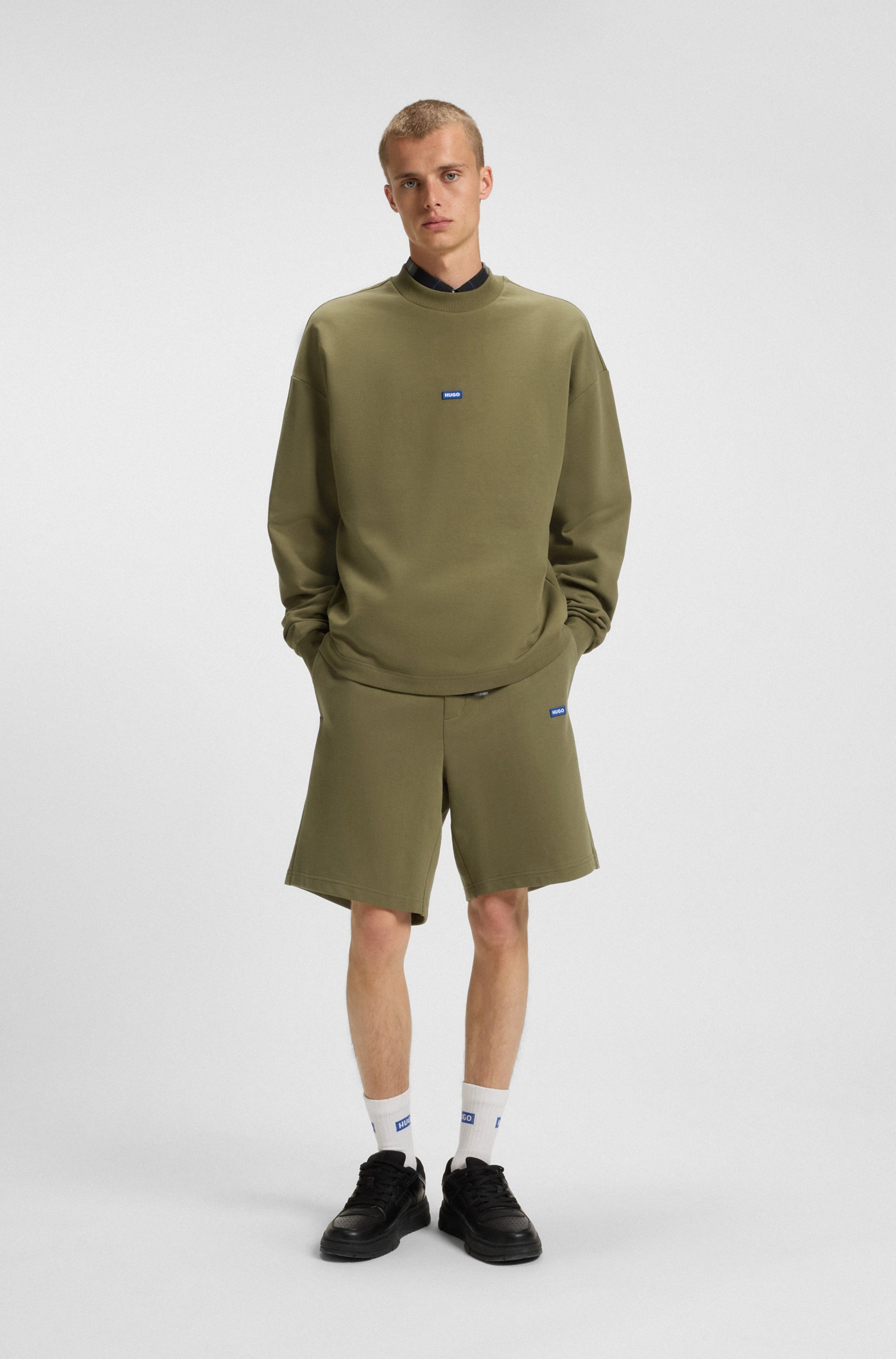 HUGO Blue Sweatshorts »Nasensio«, mit Markenlabel
