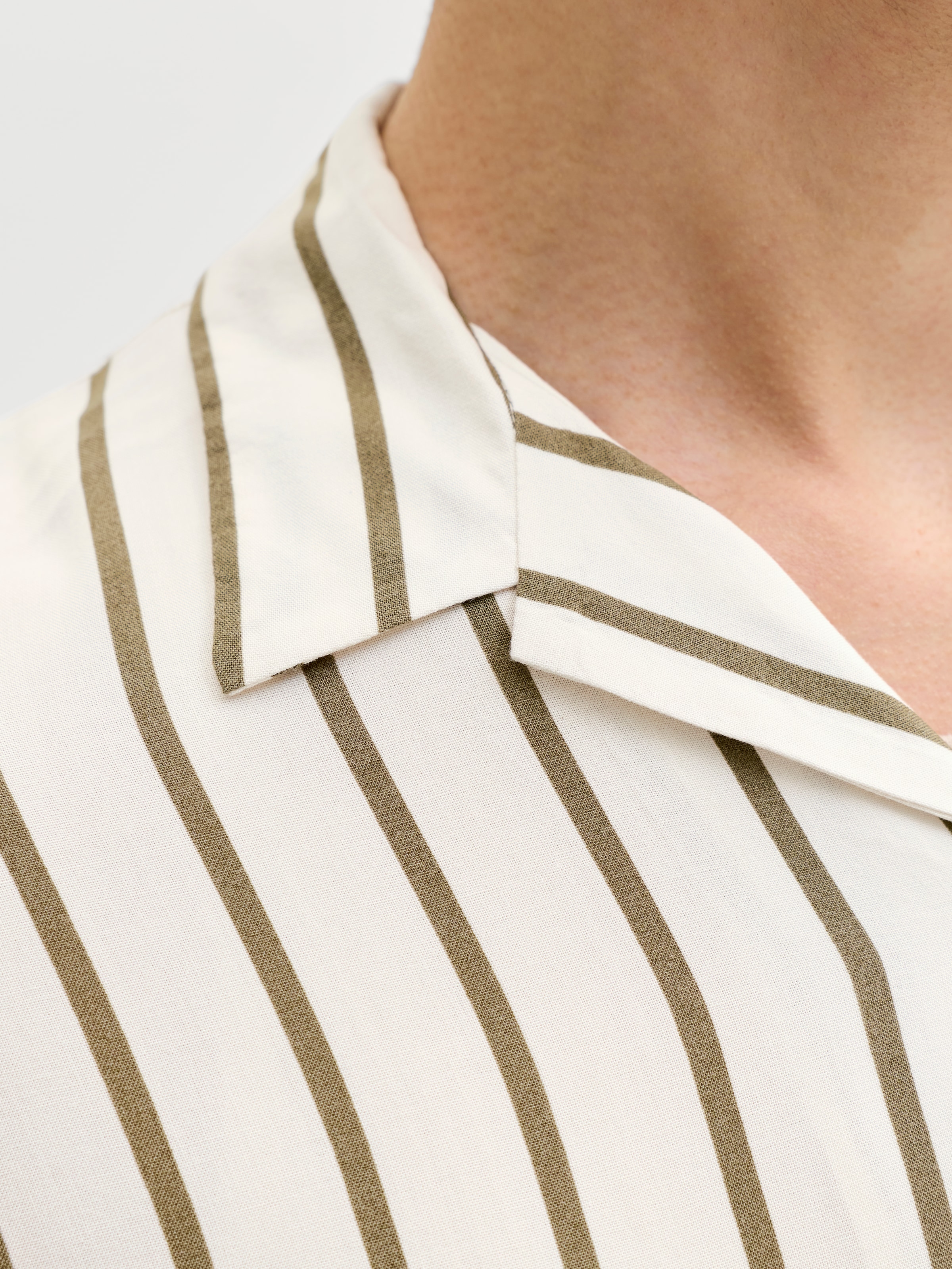 Jack & Jones PlusSize Kurzarmhemd »JJEJEFF RESORT STRIPE SHIRT SS PLS« Viskose, loose fit