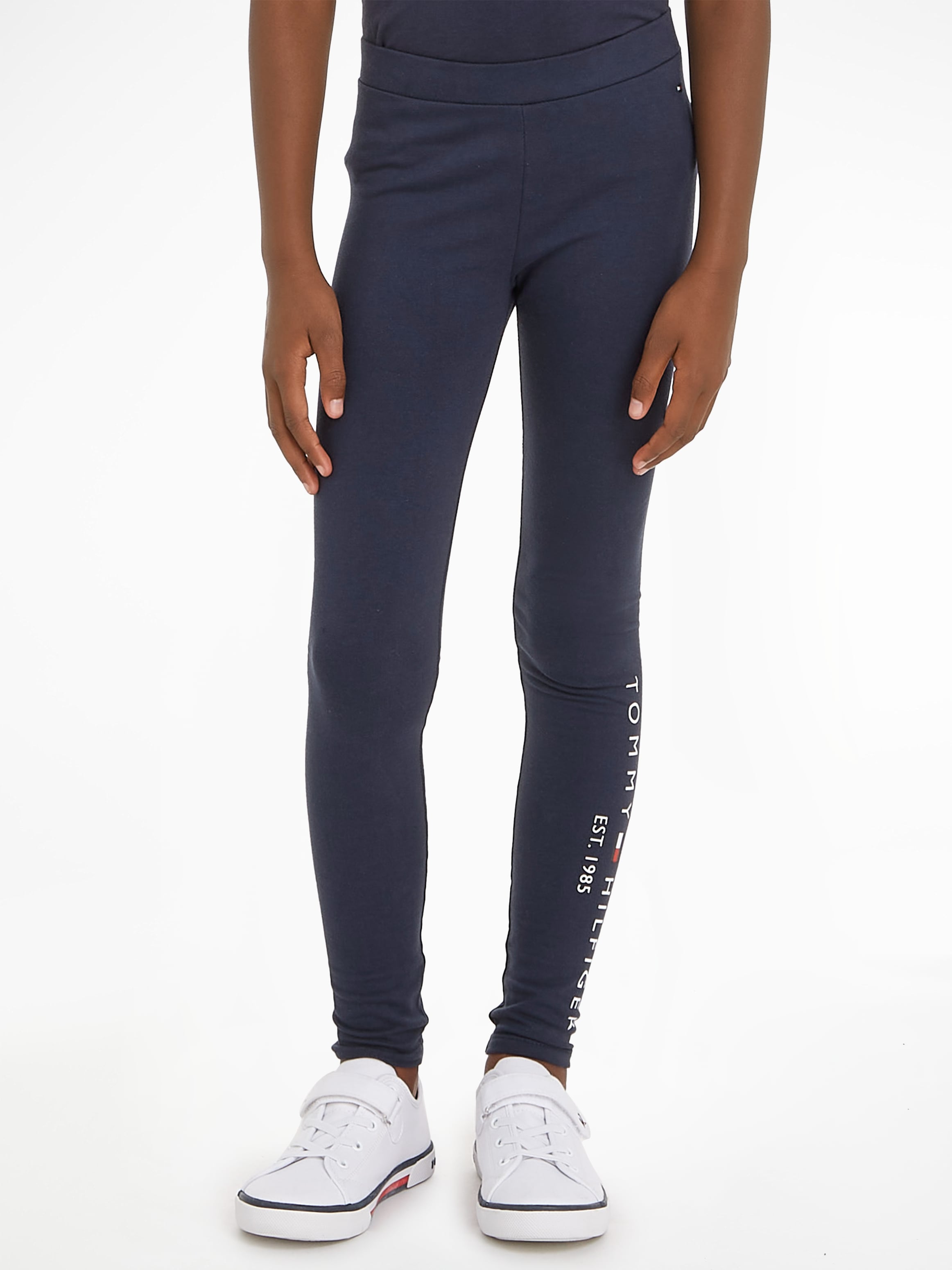 Tommy Hilfiger Leggings »ESSENTIAL LEGGING«, mit Tommy Hiflger Logo-Schriftzug auf dem linken Bein