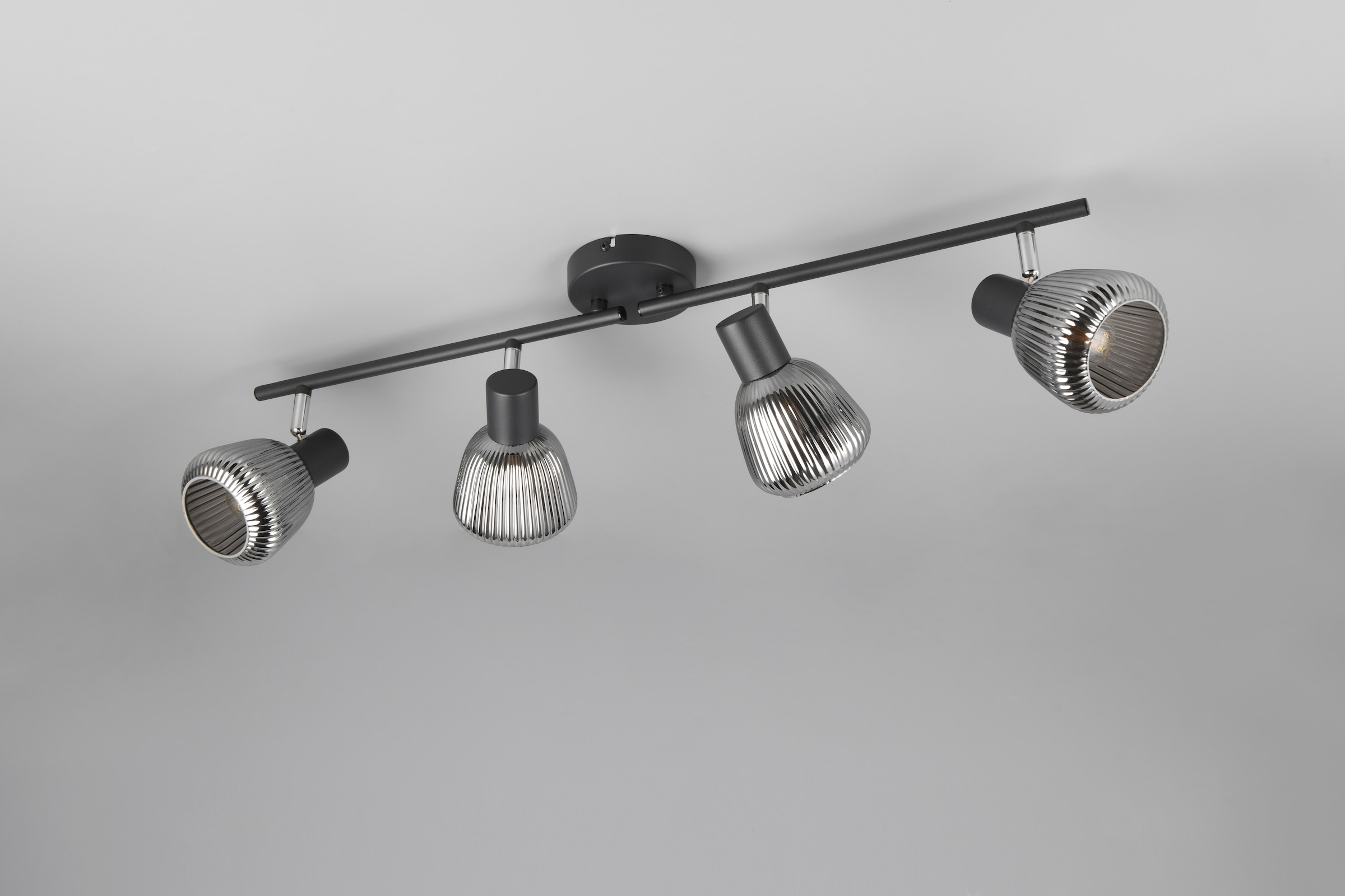 TRIO Leuchten Deckenstrahler »TARIFA, 4-flammiger Deckenspot mit Glasschirm, exkl 4xE14 max 10W«, 4 flammig, Leuchtmittel E14 | Leuchtmittel wechselbar, Glasschirm in Riffeloptik leicht verspiegelt, verstellbare Spots
