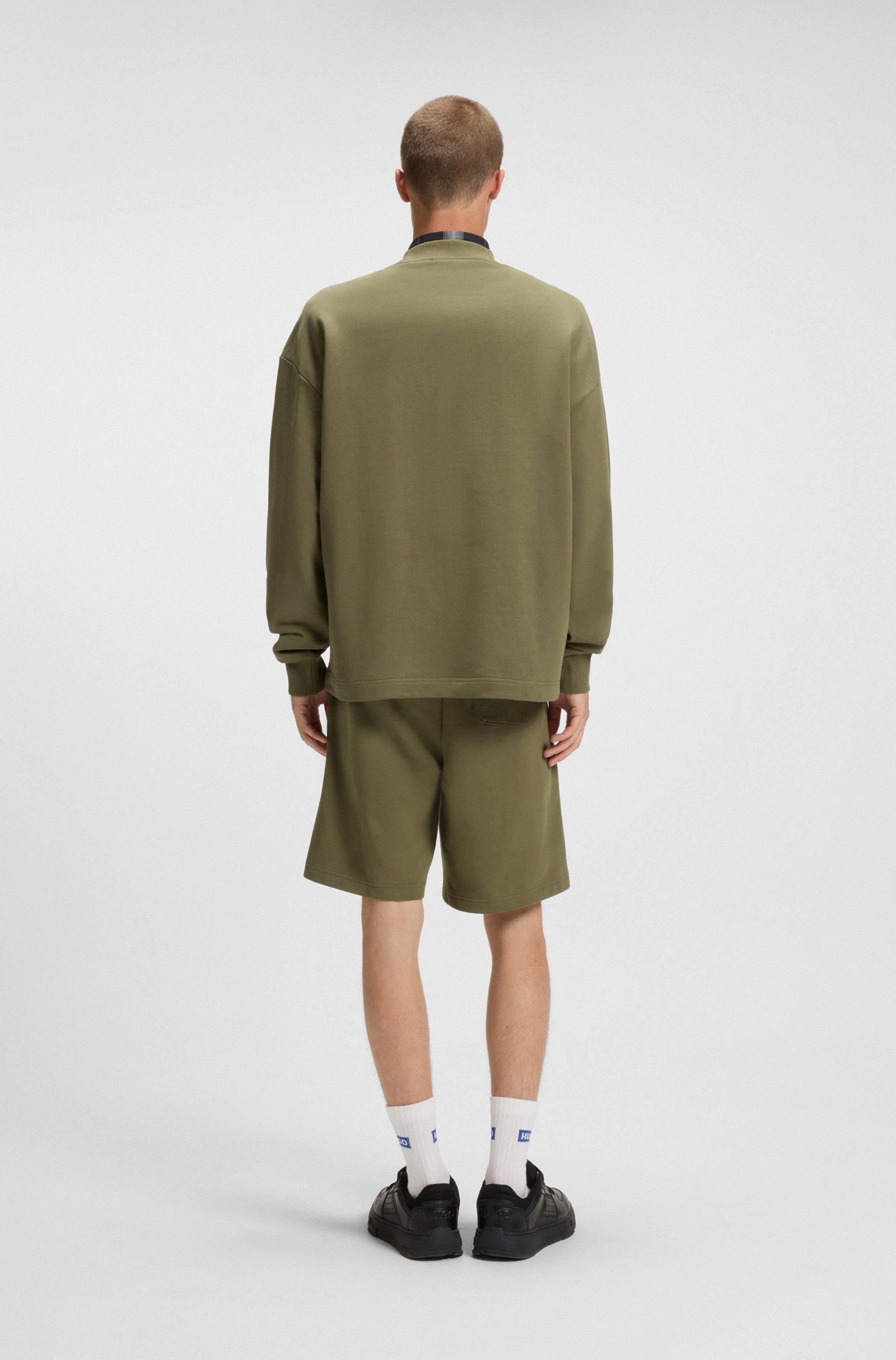 HUGO Blue Sweatshorts »Nasensio«, mit Markenlabel