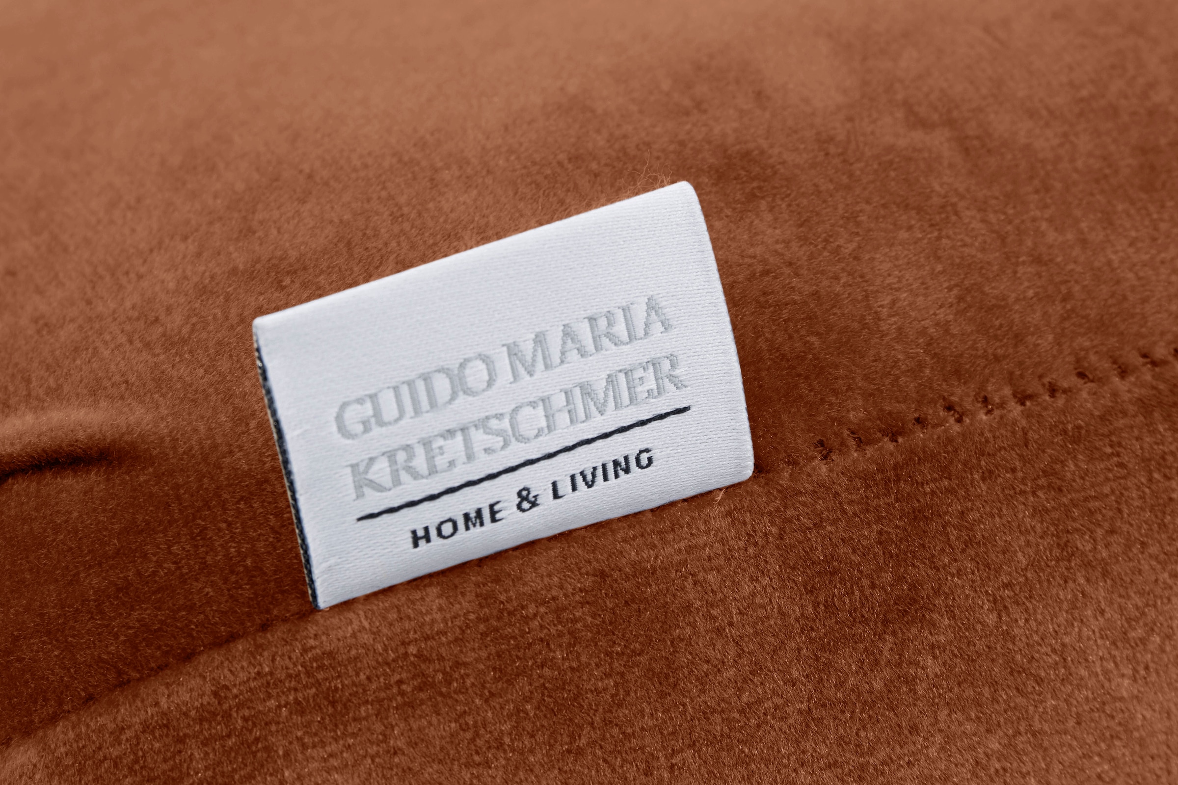 Guido Maria Kretschmer Home&Living Polsterhocker »Kalina«, mit klassischer Chesterfield-Knopfheftung, passend zur Serie "Kalina"