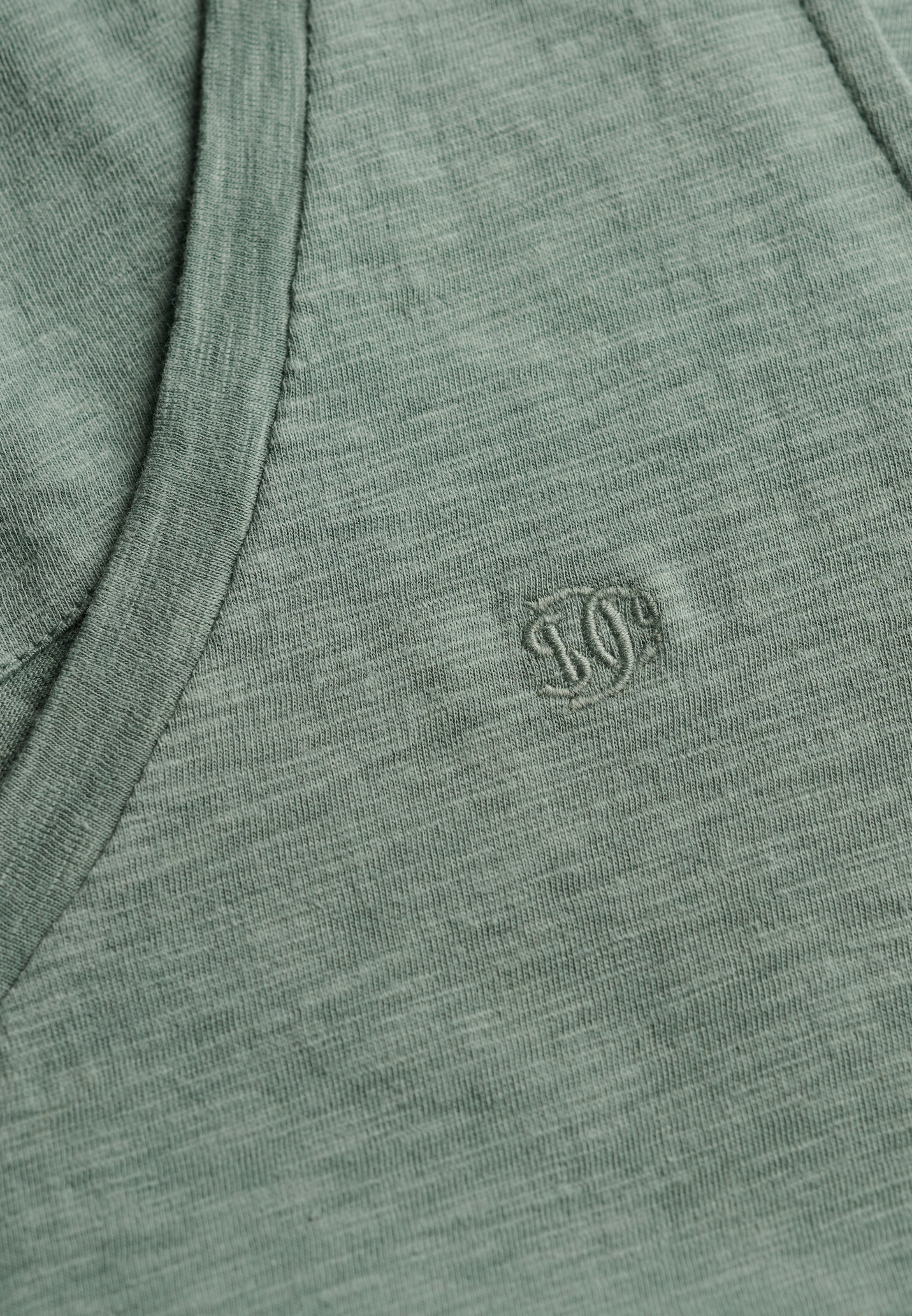 Superdry Tanktop »STUDIOS VEE NECK VEST« aus Baumwollmischung mit Lyocell, Regular Fit, ärmellos