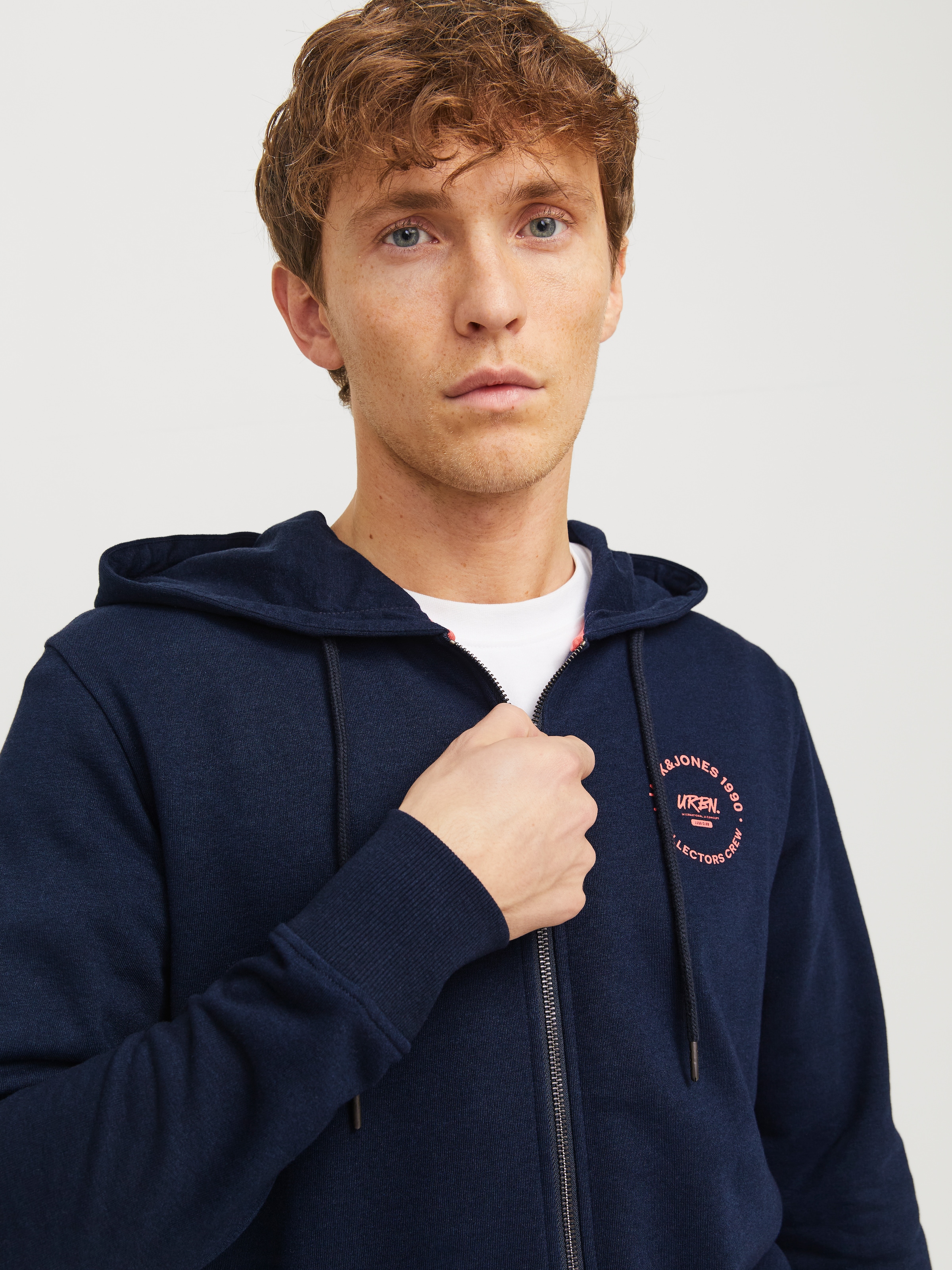 Jack & Jones Kapuzensweatjacke »JJSIMON  Hoodie mit Reißverschluss und hohem Baumwollanteil« bedruckt, modisch, regular fit, Baumwollmischung, Kapuze
