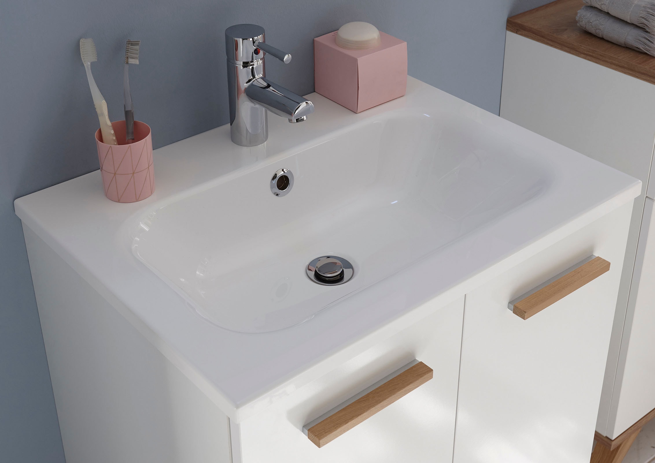 Saphir Waschtisch »Quickset Mineralmarmor-Waschtisch mit Unterschrank, 61 cm breit«, Wachplatz, Holzgriffe, inkl. Türdämpfer, 2 Türen, 1 Schublade