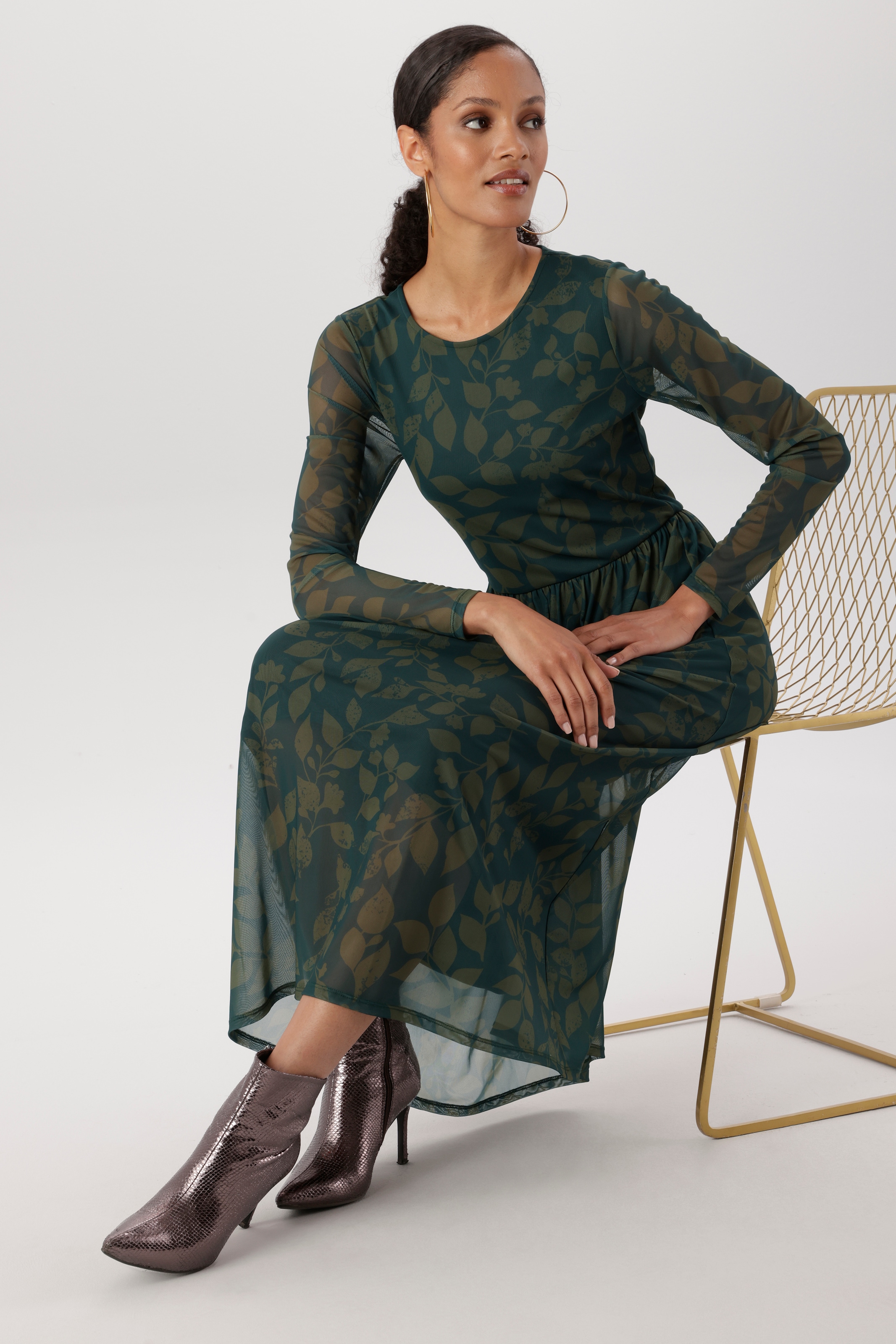 Aniston SELECTED Midikleid mit floraler, fantasievoller Blättermuster