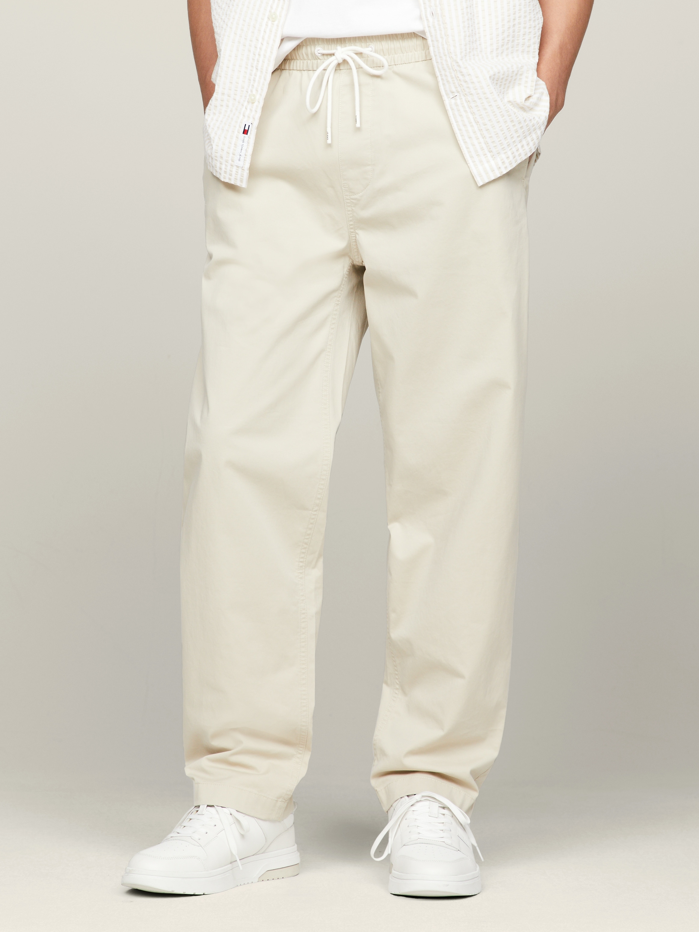 Tommy Jeans Stoffhose »TJM AIDEN TAPERED CASUAL PANT«, mit elastischem Bund