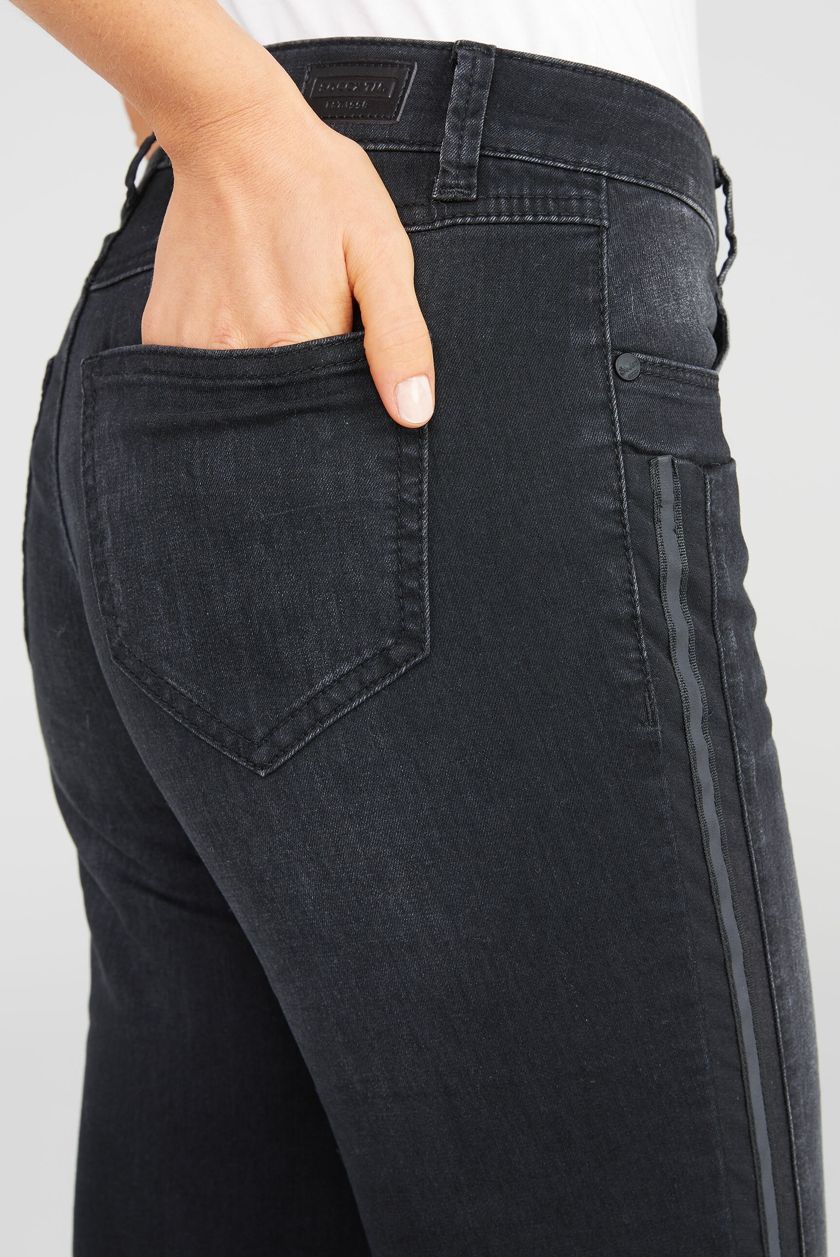 SOCCX Regular-fit-Jeans, mit Streifen-Tapes an den Seiten