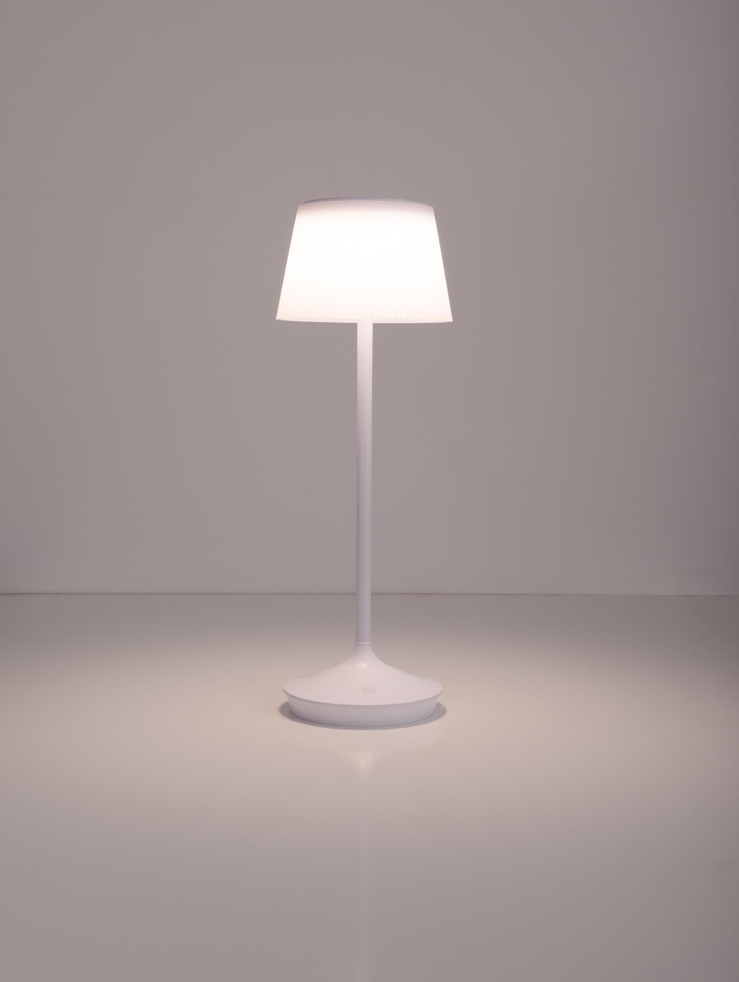 näve LED Tischleuchte »Solarleuchte / Akkuleuchte "EMMI"«, 1 flammig, Leuchtmittel LED-Modul | LED fest integriert, Solarbetrieb, Akkubetrieb, CCT, Berührungssensor, Akkutischleuchte