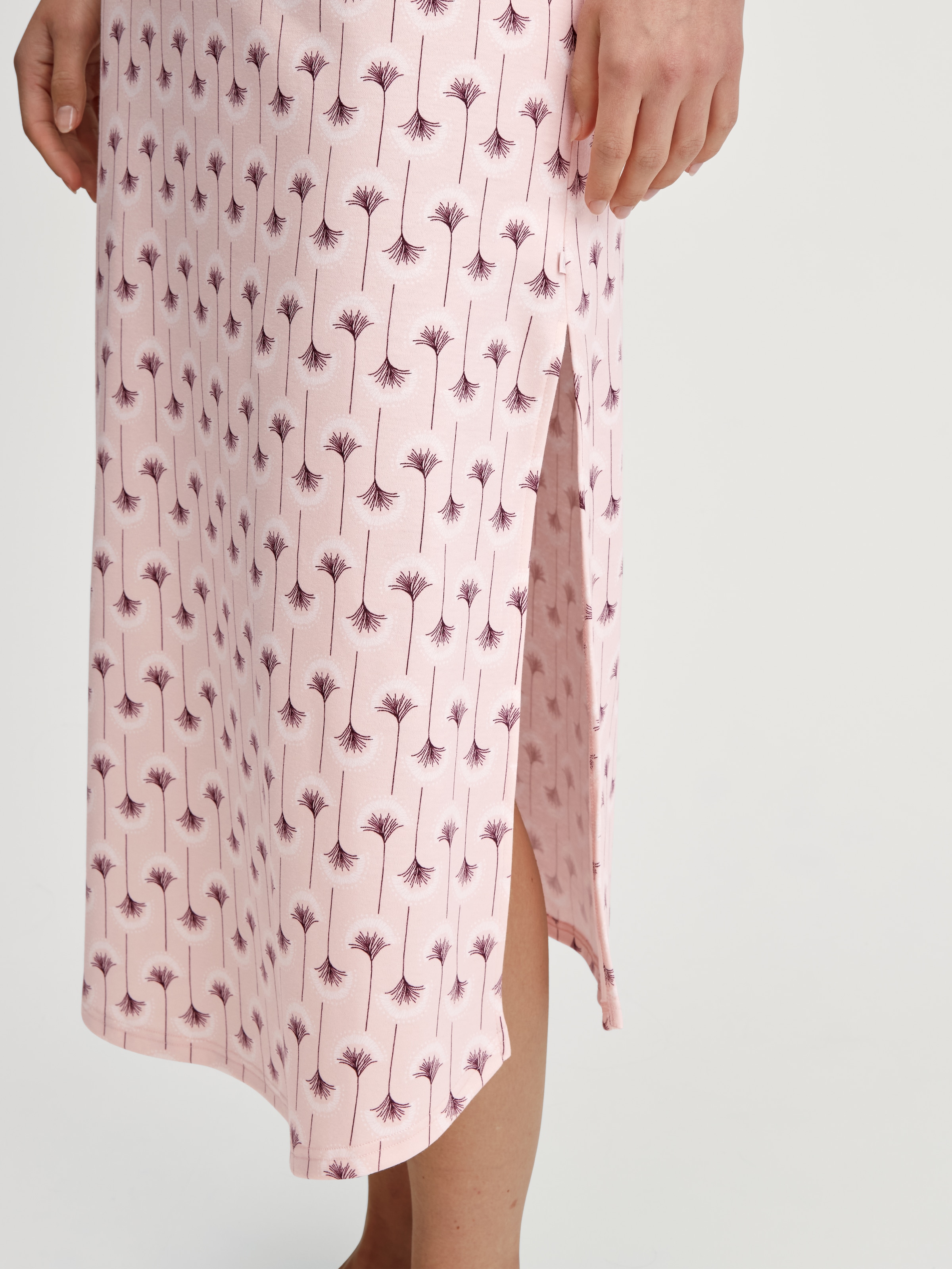 CALIDA Nachthemd »Midnight Flowers« Ohne Taschen Knopfleiste, Heavy Interlock, Pure Cotton, wärmend, bequem