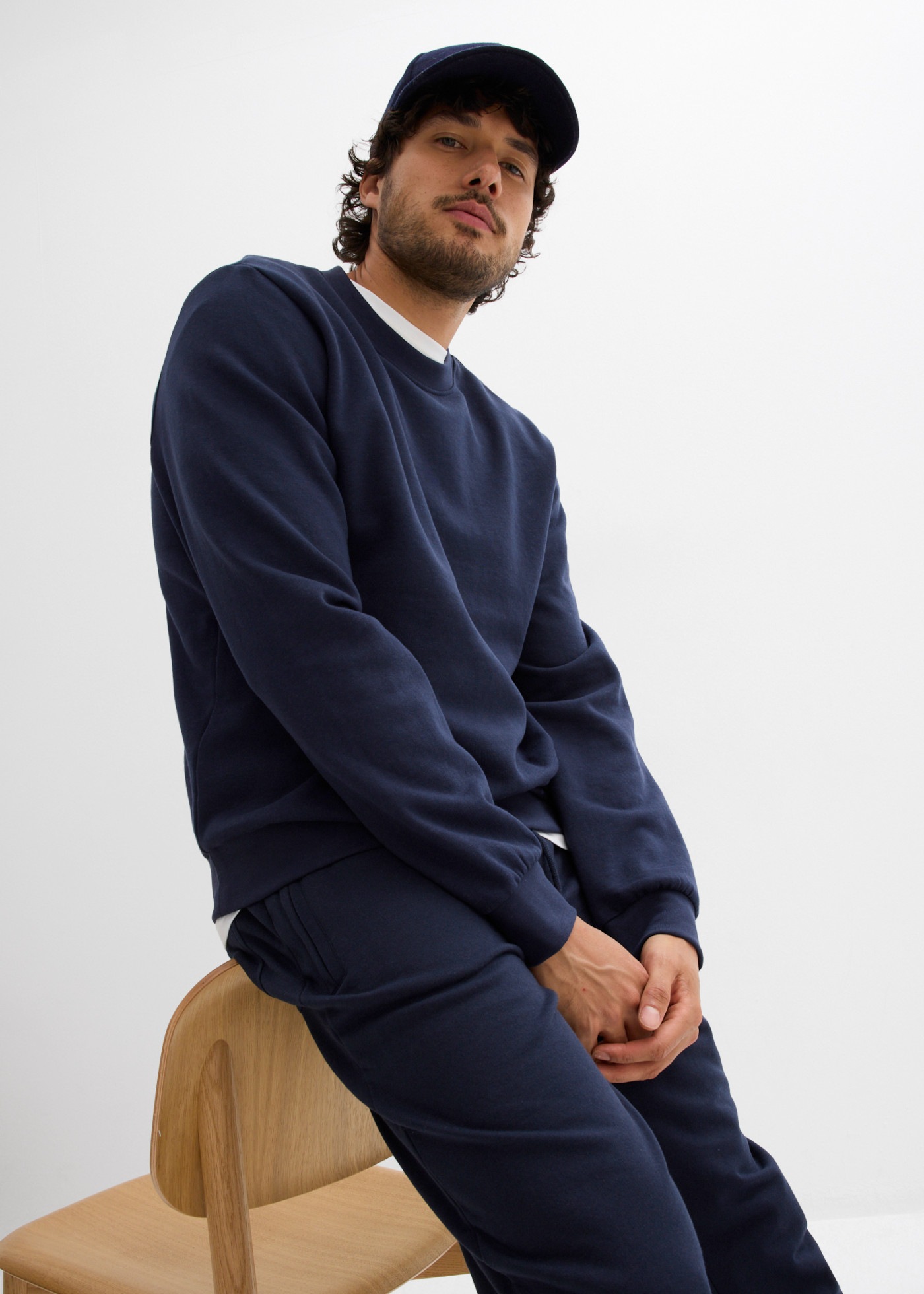 bonprix Jogginghose  mit Reißverschlusstaschen, aus Baumwolle und Polyester, Regular Fit