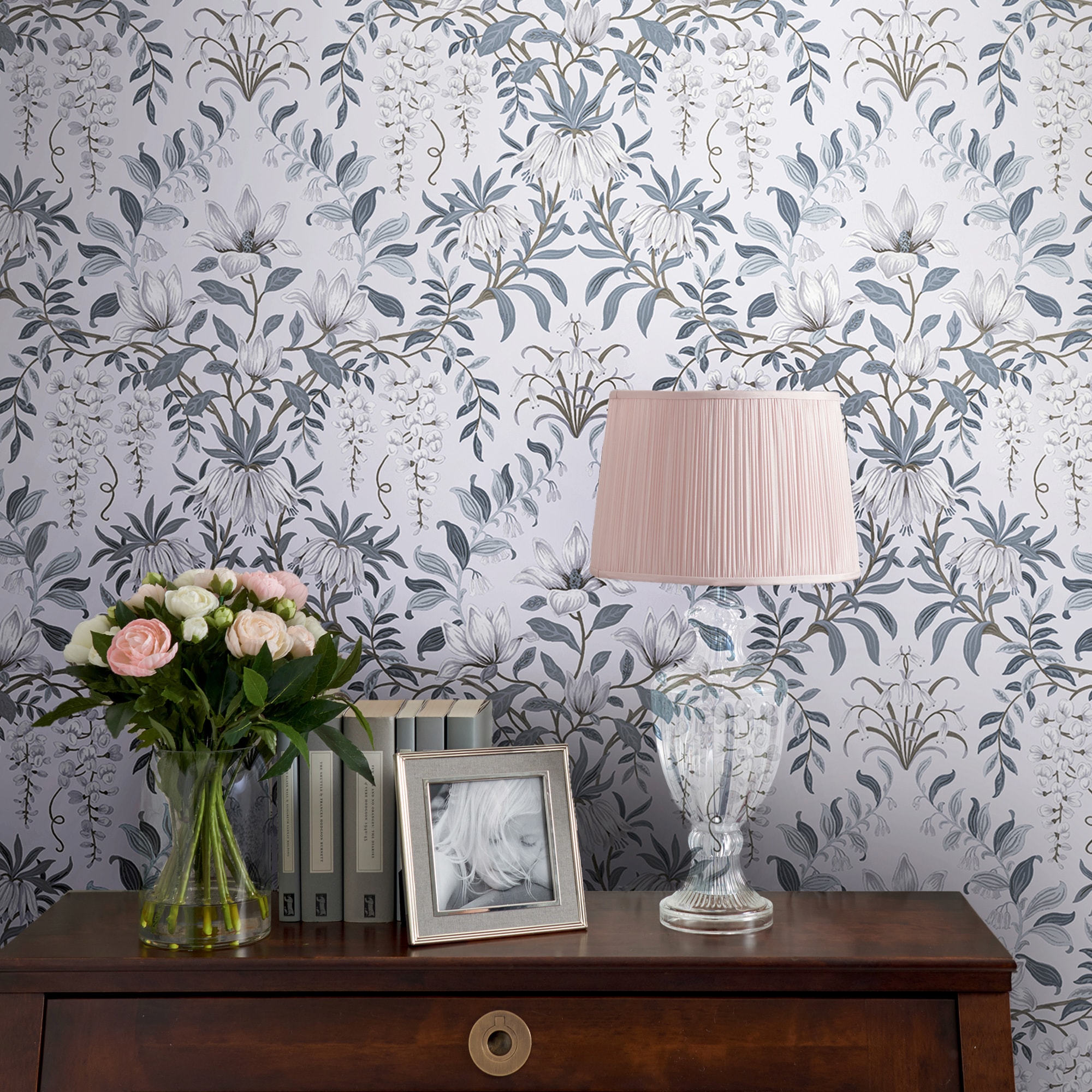 LAURA ASHLEY Vliestapete »Parterre« gemustert FSC® zertifiziert, mit lebhaftem Druck, 10 Meter Länge