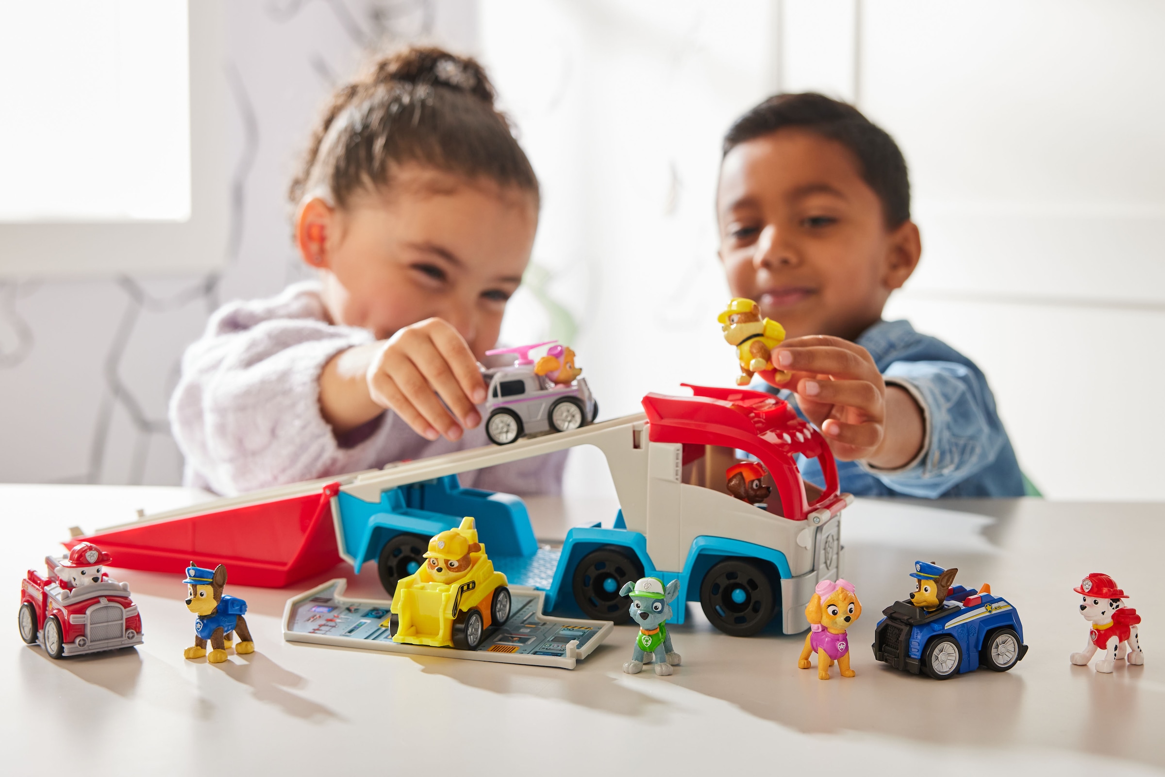 Spin Master Spielzeug-Transporter »Paw Patrol - Pup Squad Patroller« mit Chase-Fahrzeug