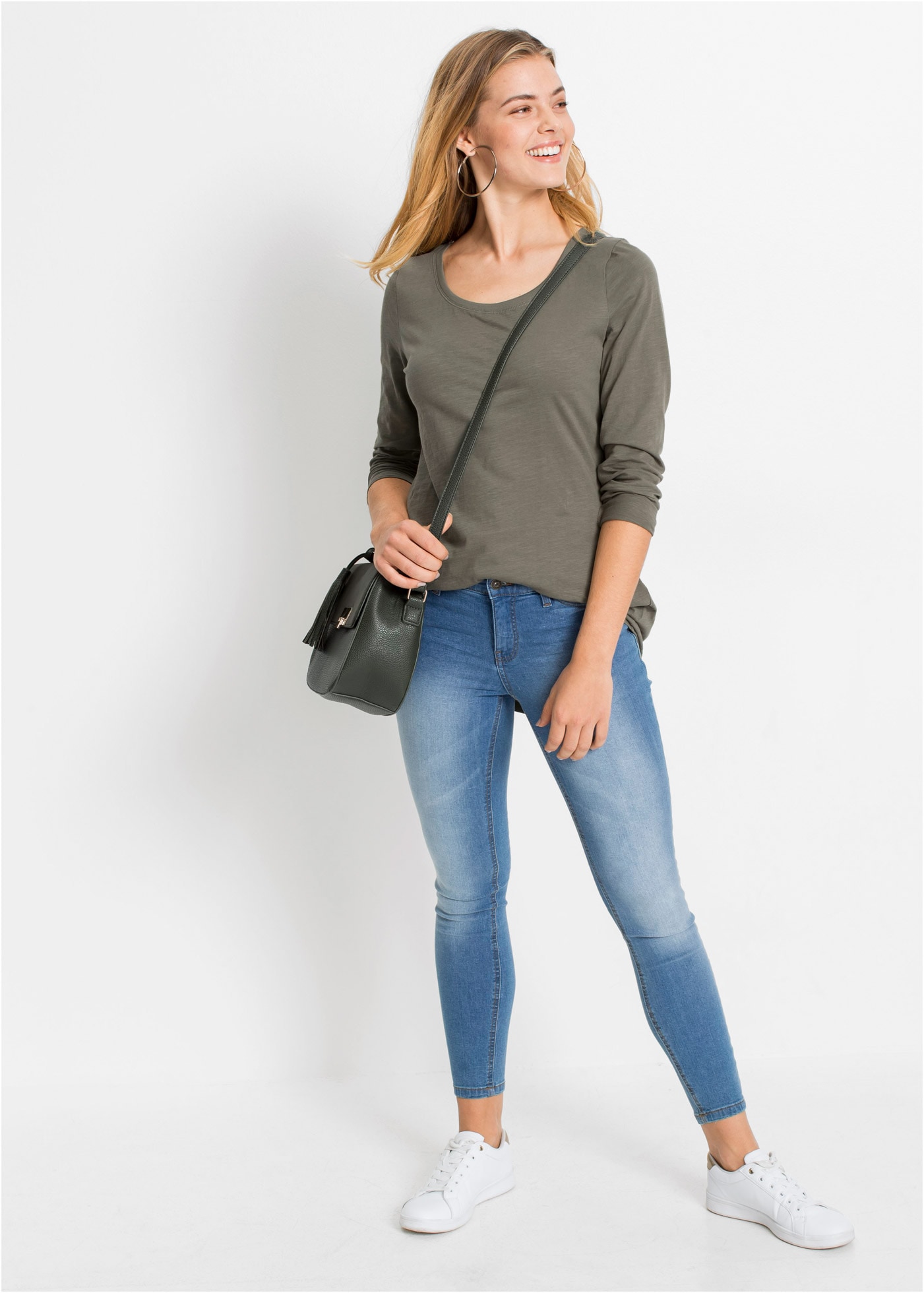 bonprix Langarmshirt »Langarmshirt aus reiner Baumwolle« lockere Passform, Langarm-Design, abgerundeter Saum, aus Baumwolle