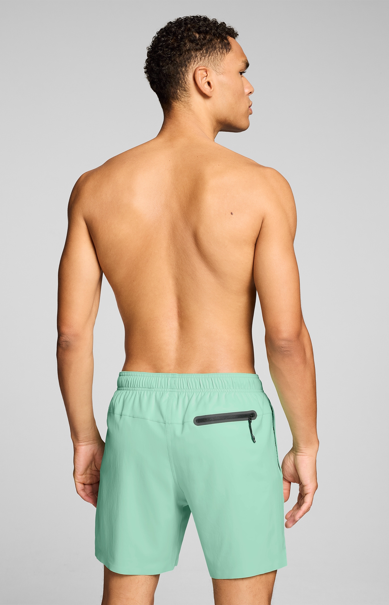 PUMA Badeshorts »PUMA SWIM MEN MID SHORTS 1P« High-Tech Reißverschluss an der Gesäßtasche, Seitentaschen